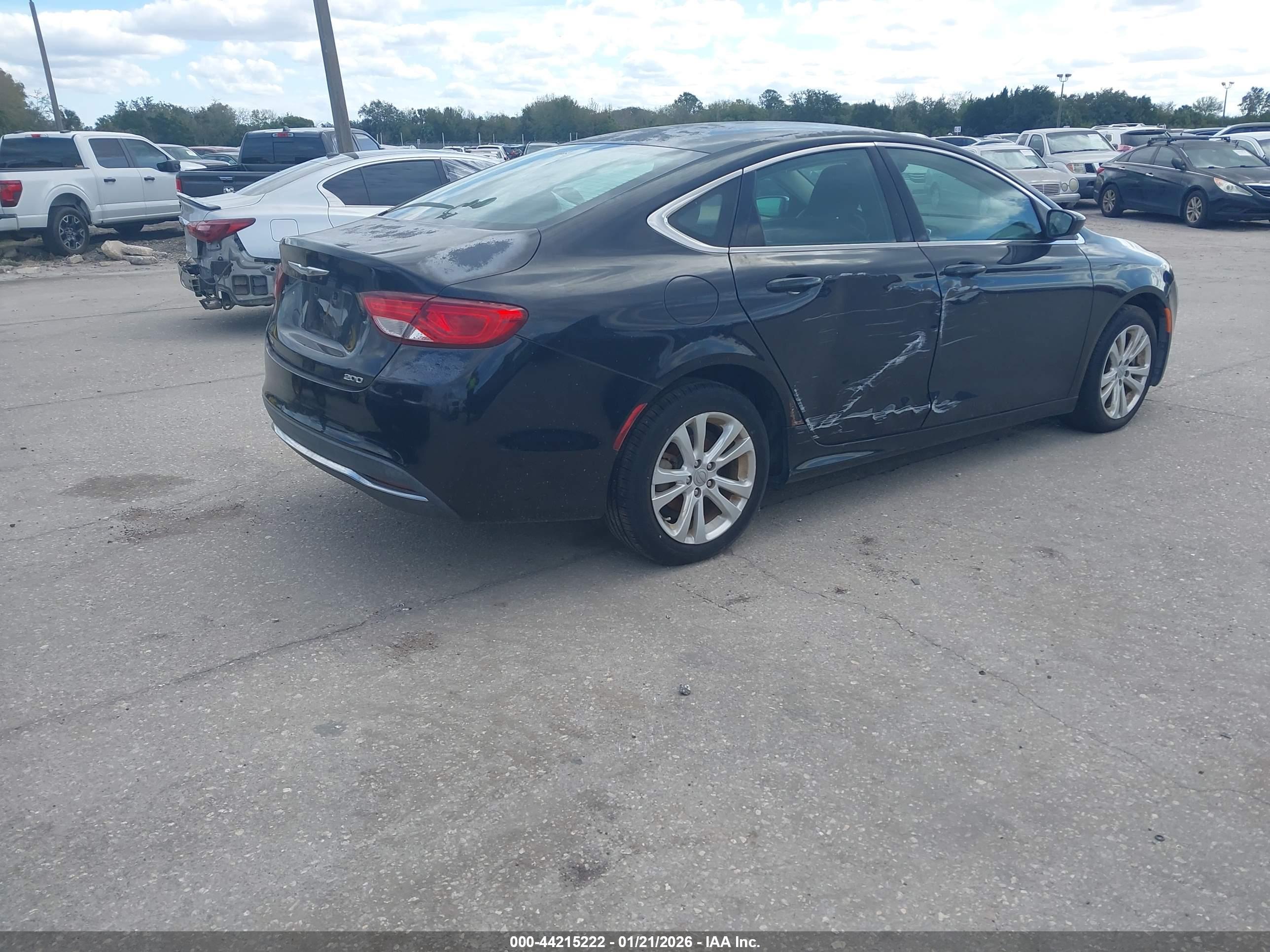 CHRYSLER 200 image 4