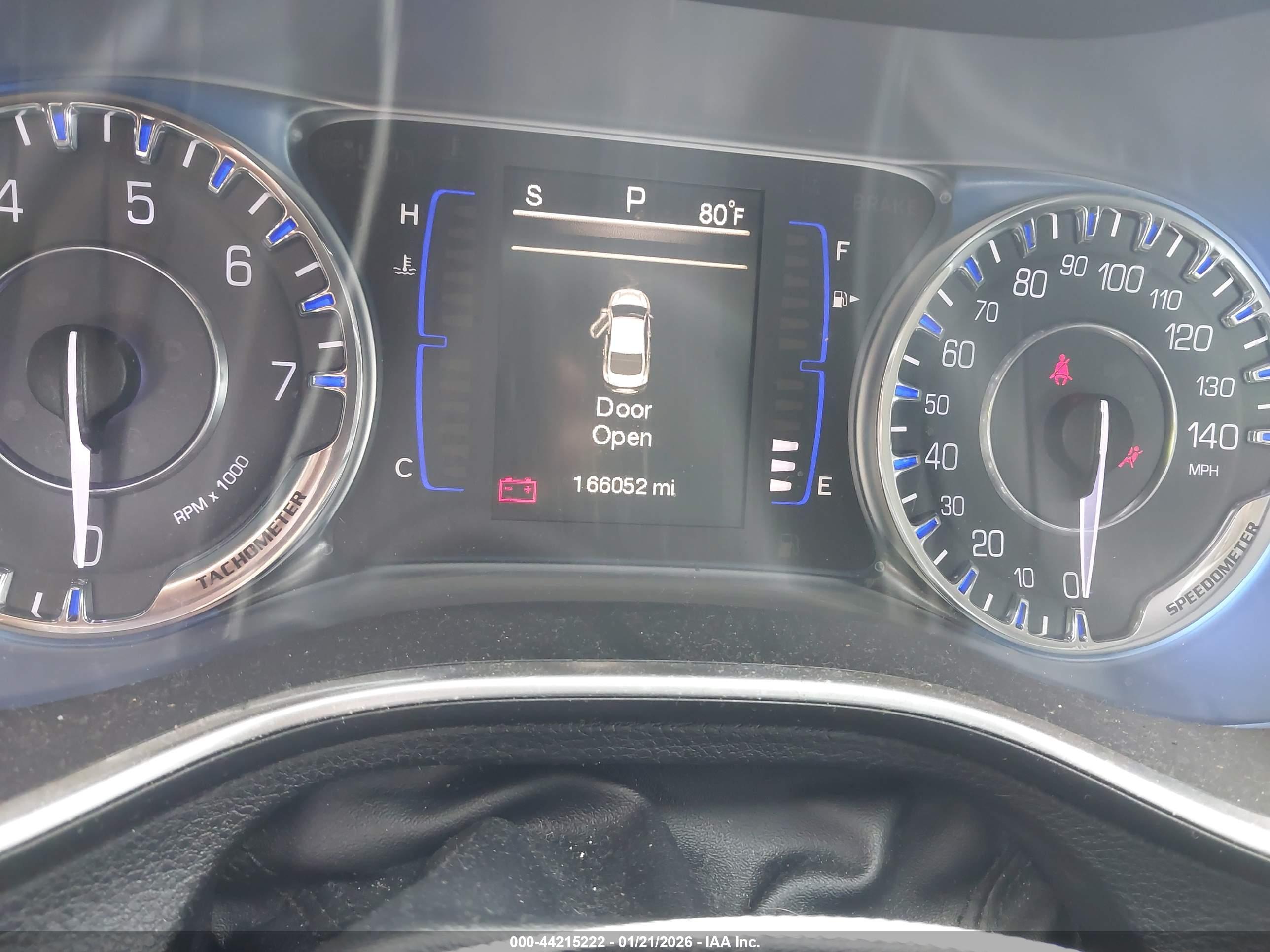 CHRYSLER 200 image 7