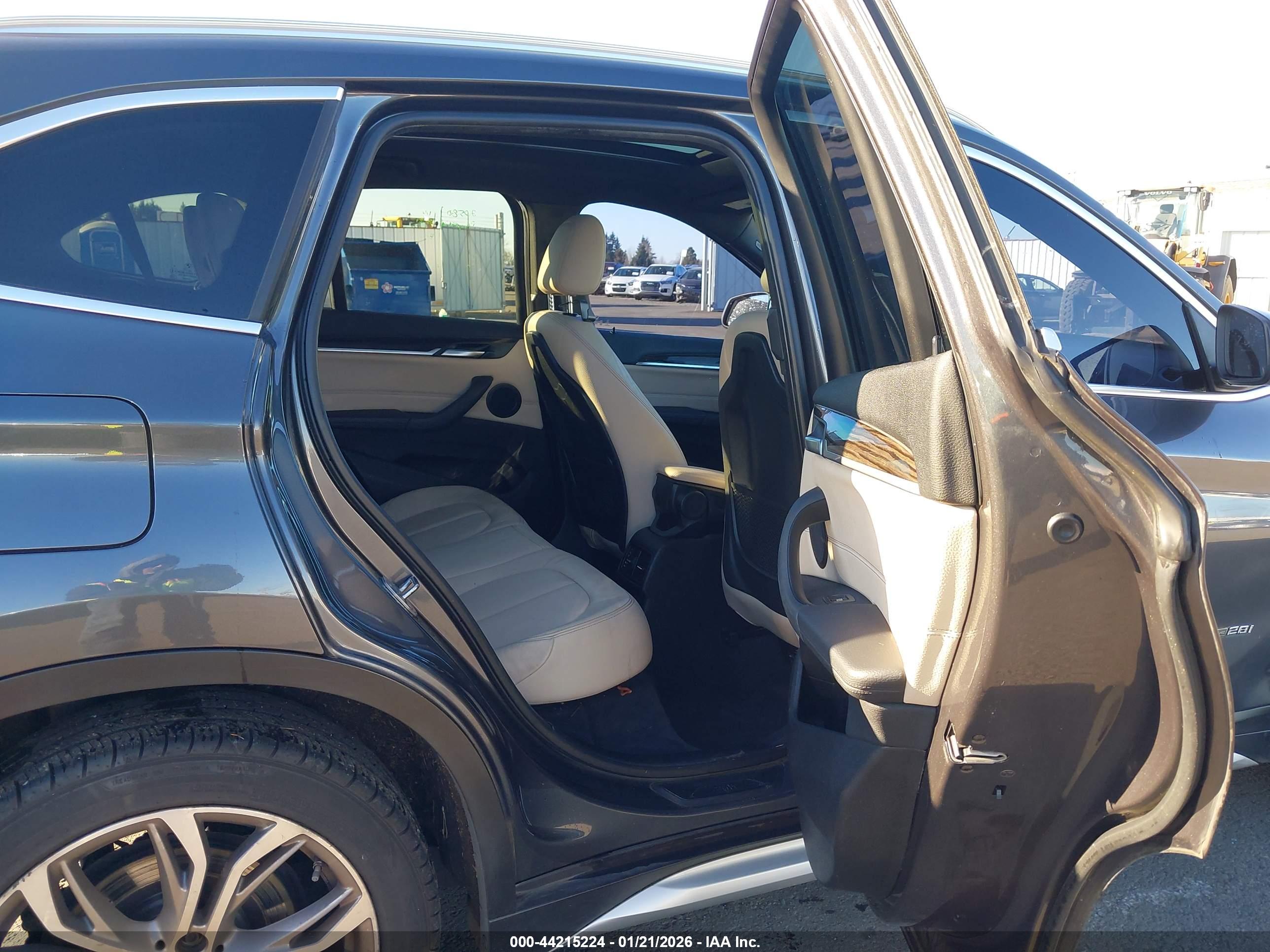 BMW X1 image 8