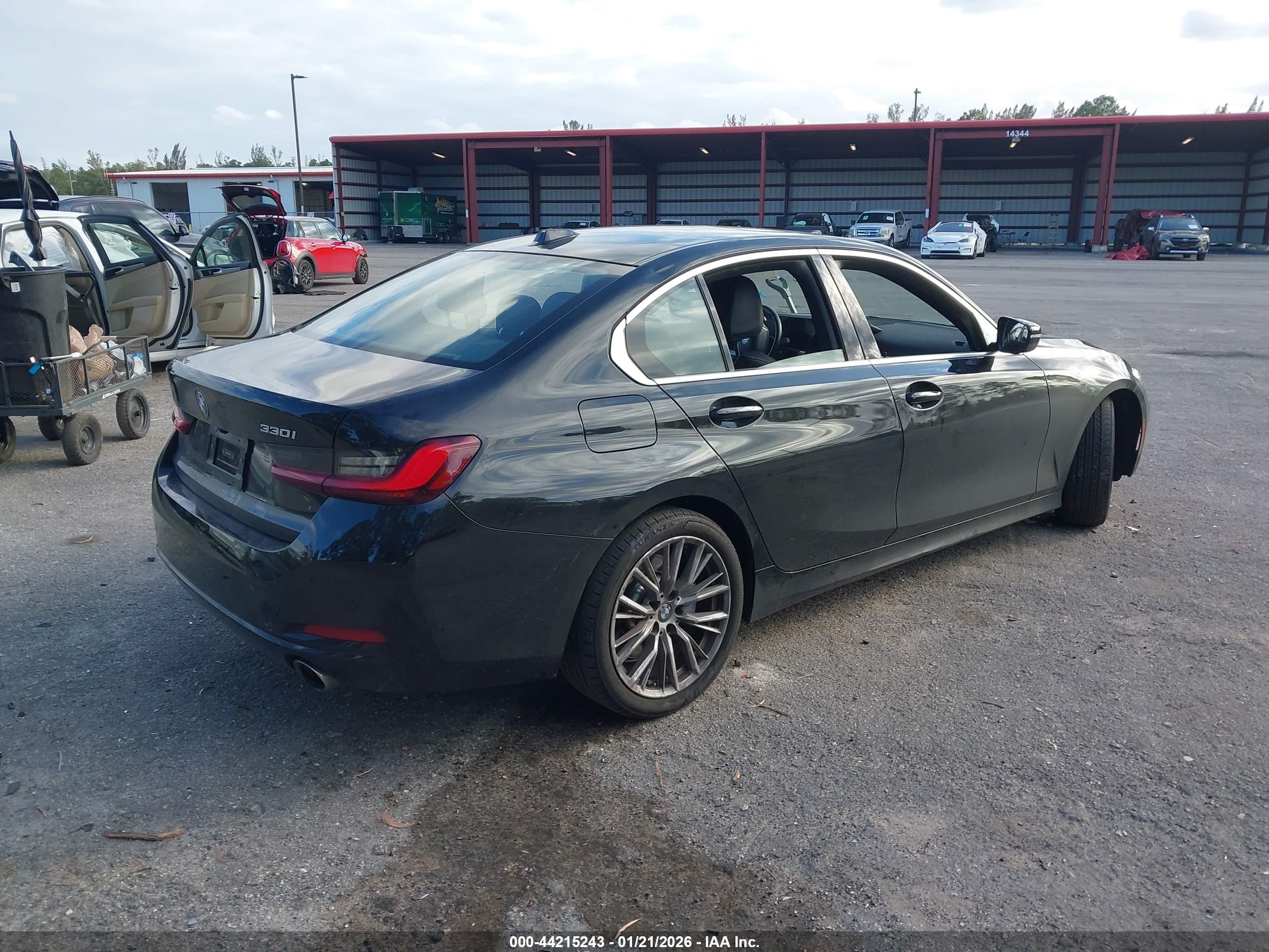 BMW 330I image 4