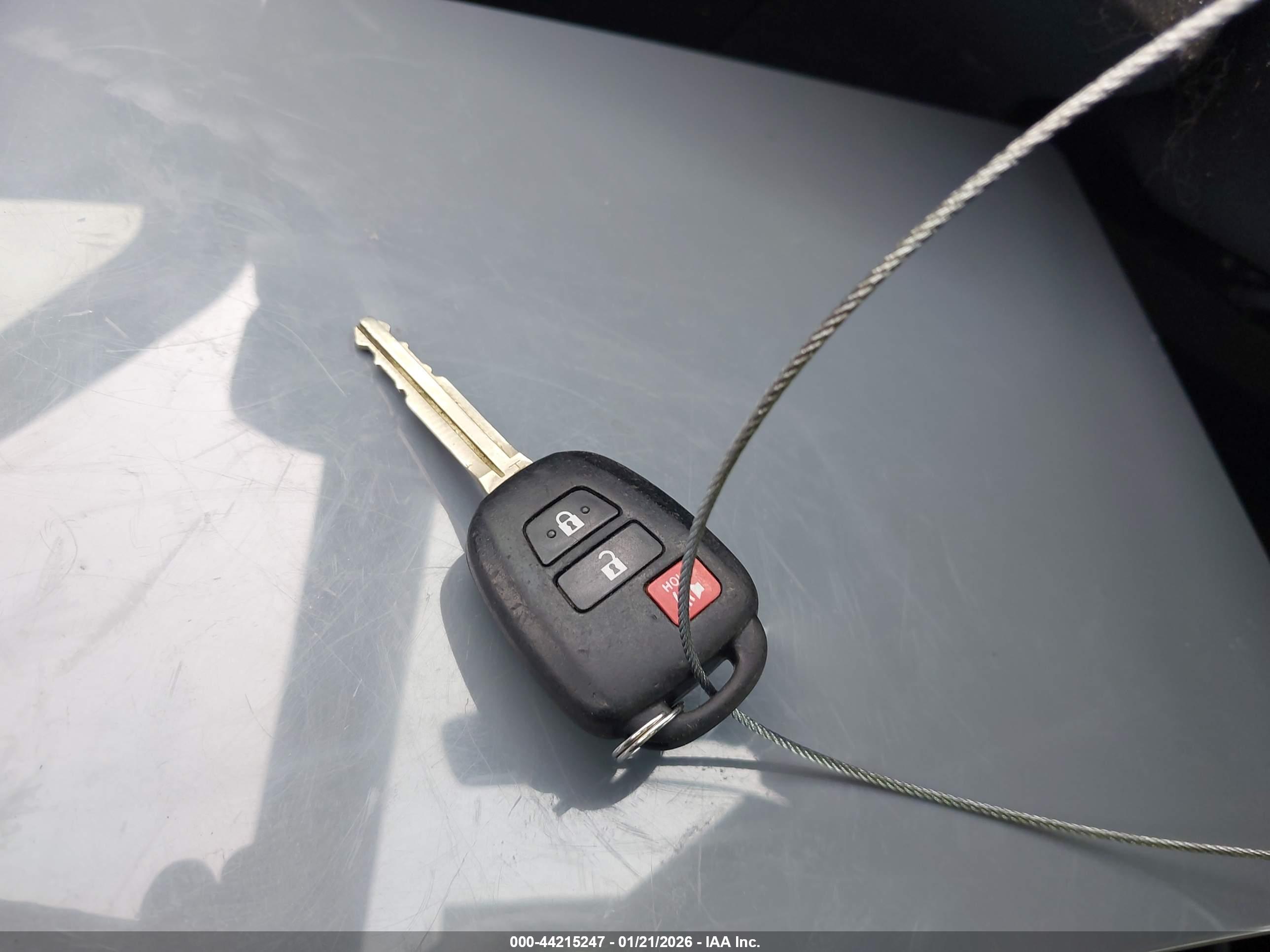 TOYOTA PRIUS image 11