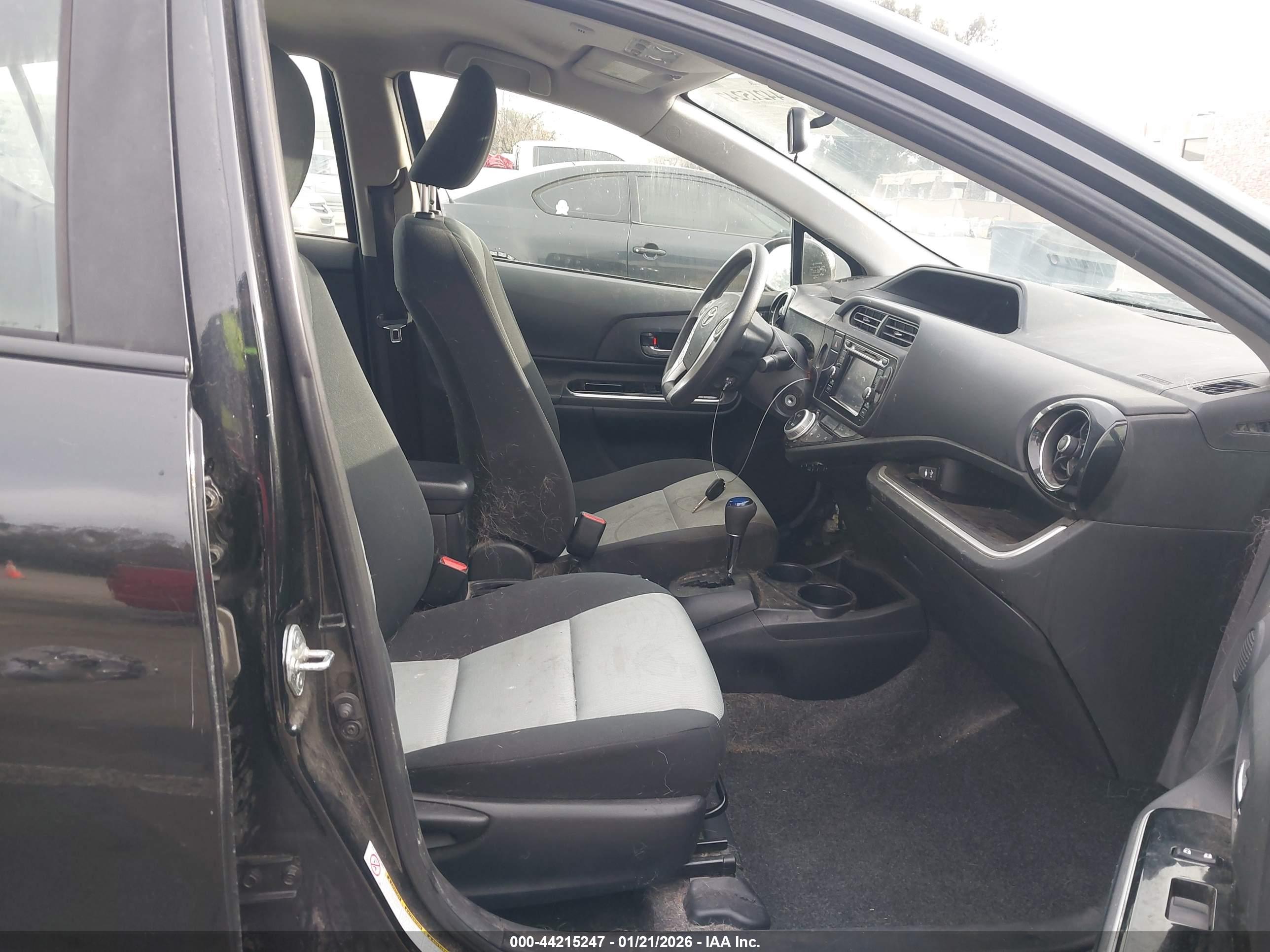 TOYOTA PRIUS image 5