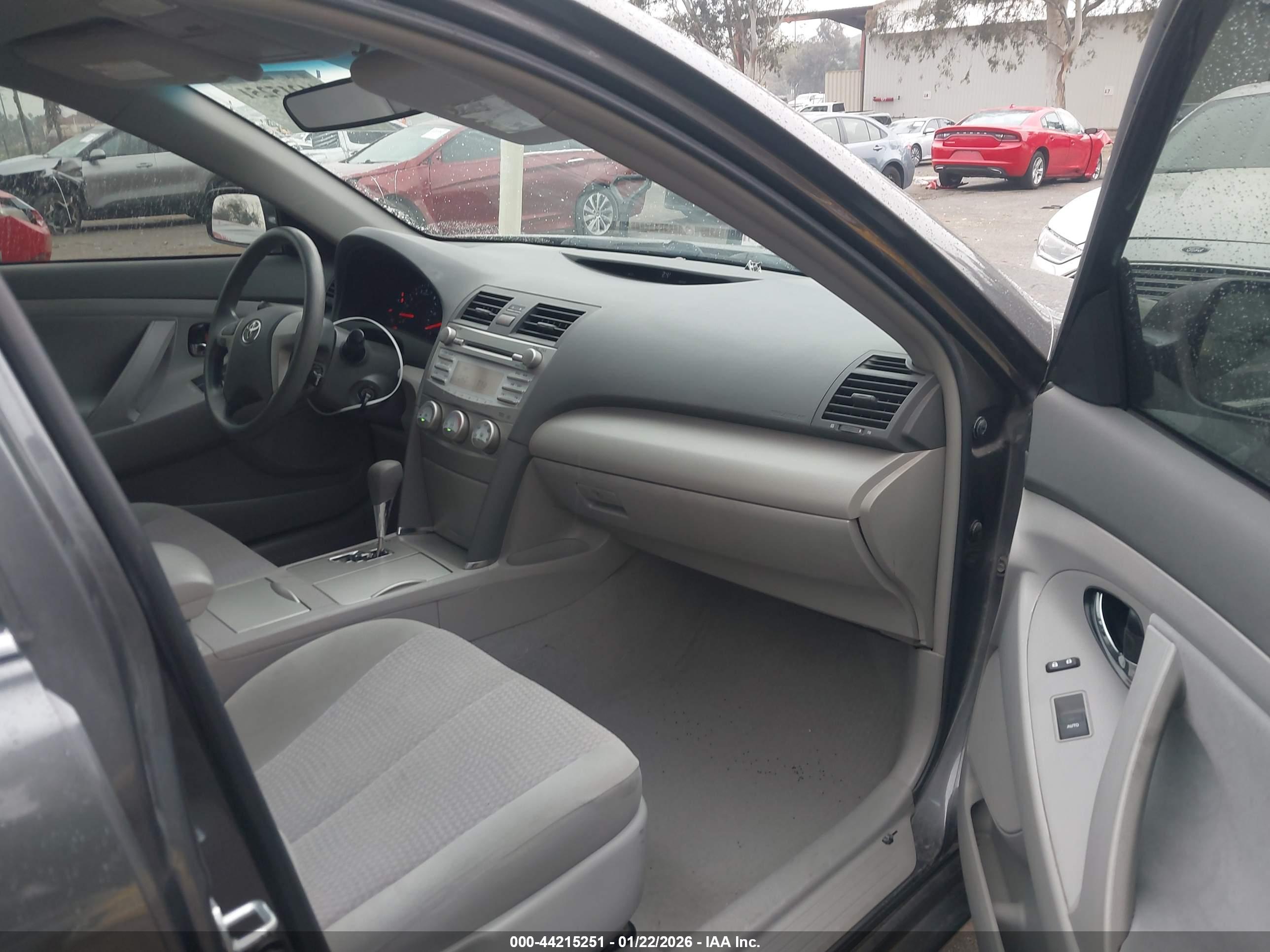 TOYOTA CAMRY image 5