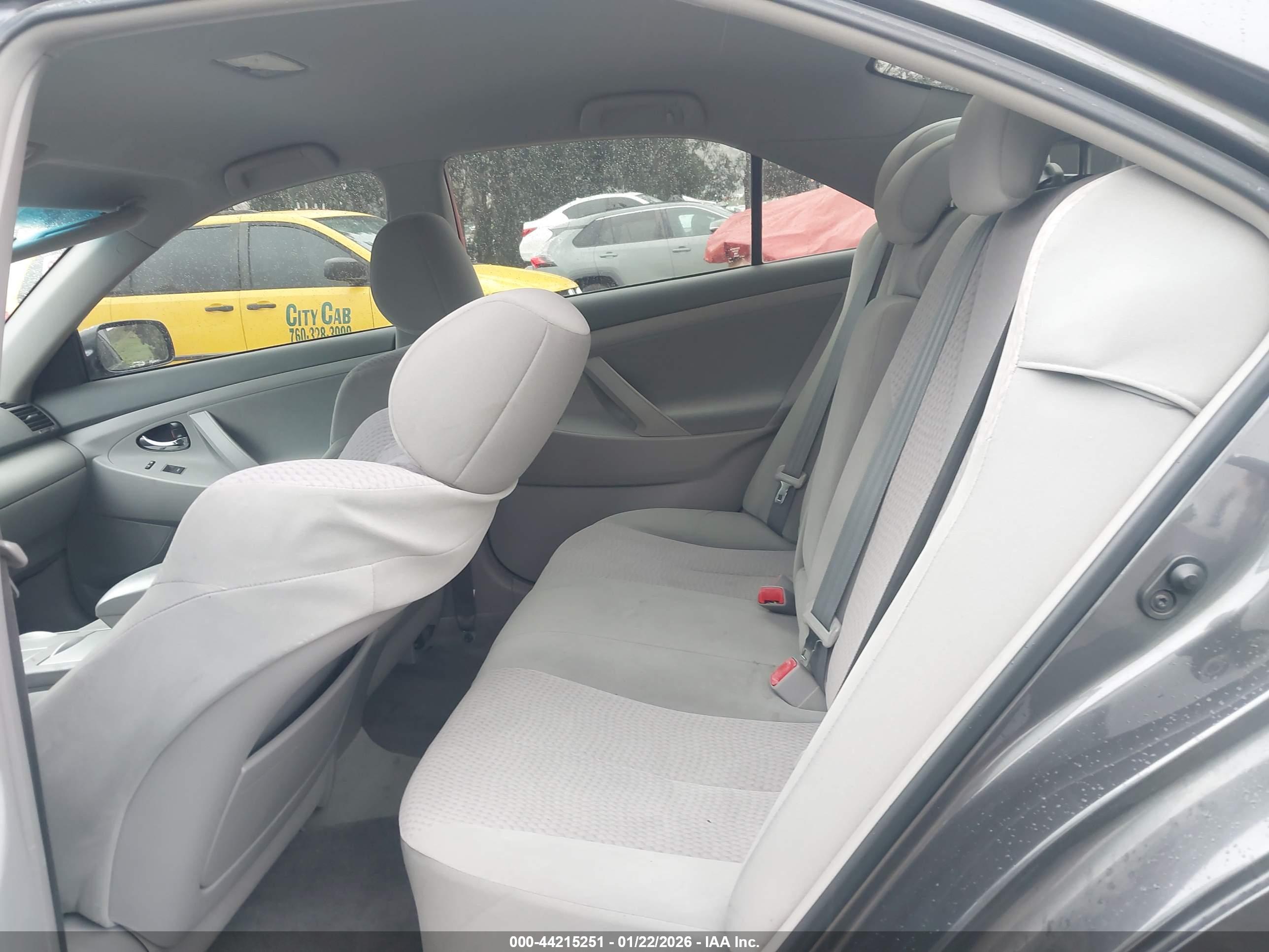 TOYOTA CAMRY image 8