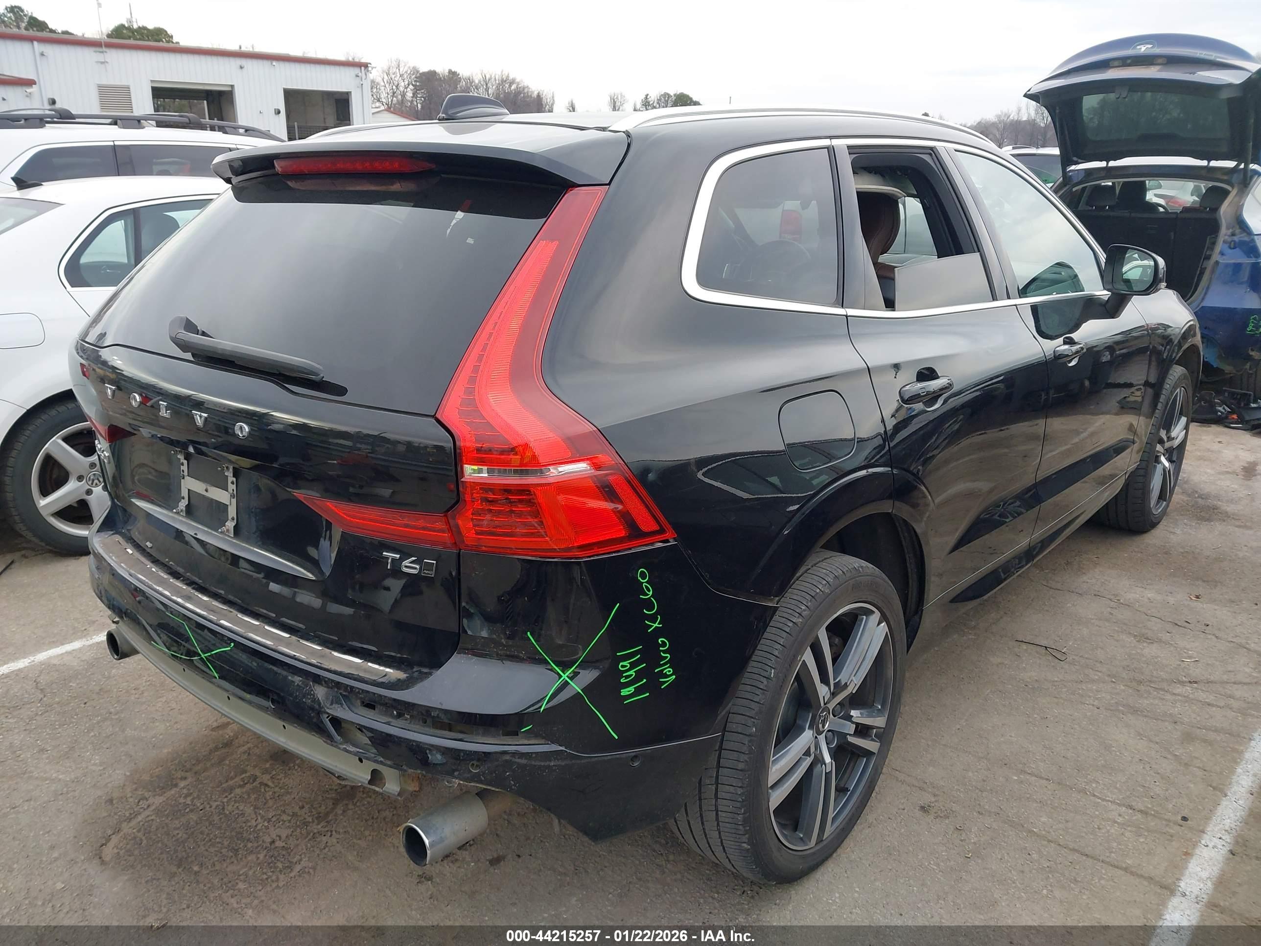 VOLVO XC60 image 4