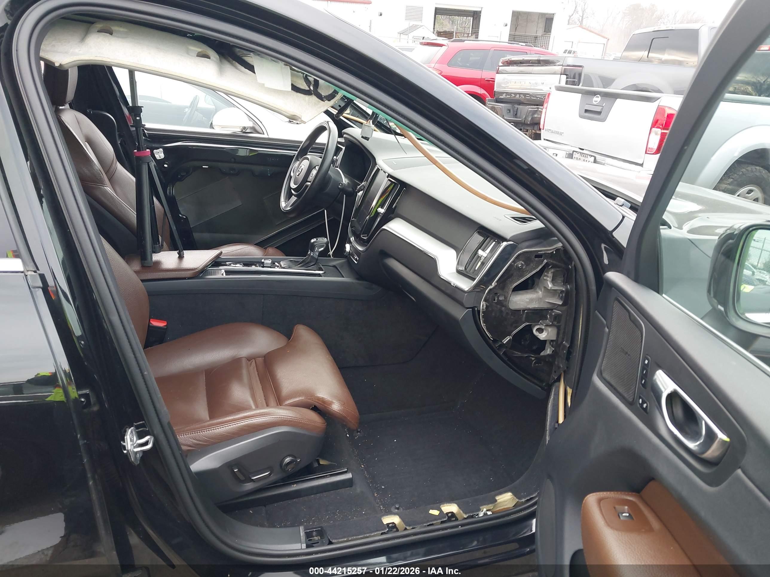 VOLVO XC60 image 5