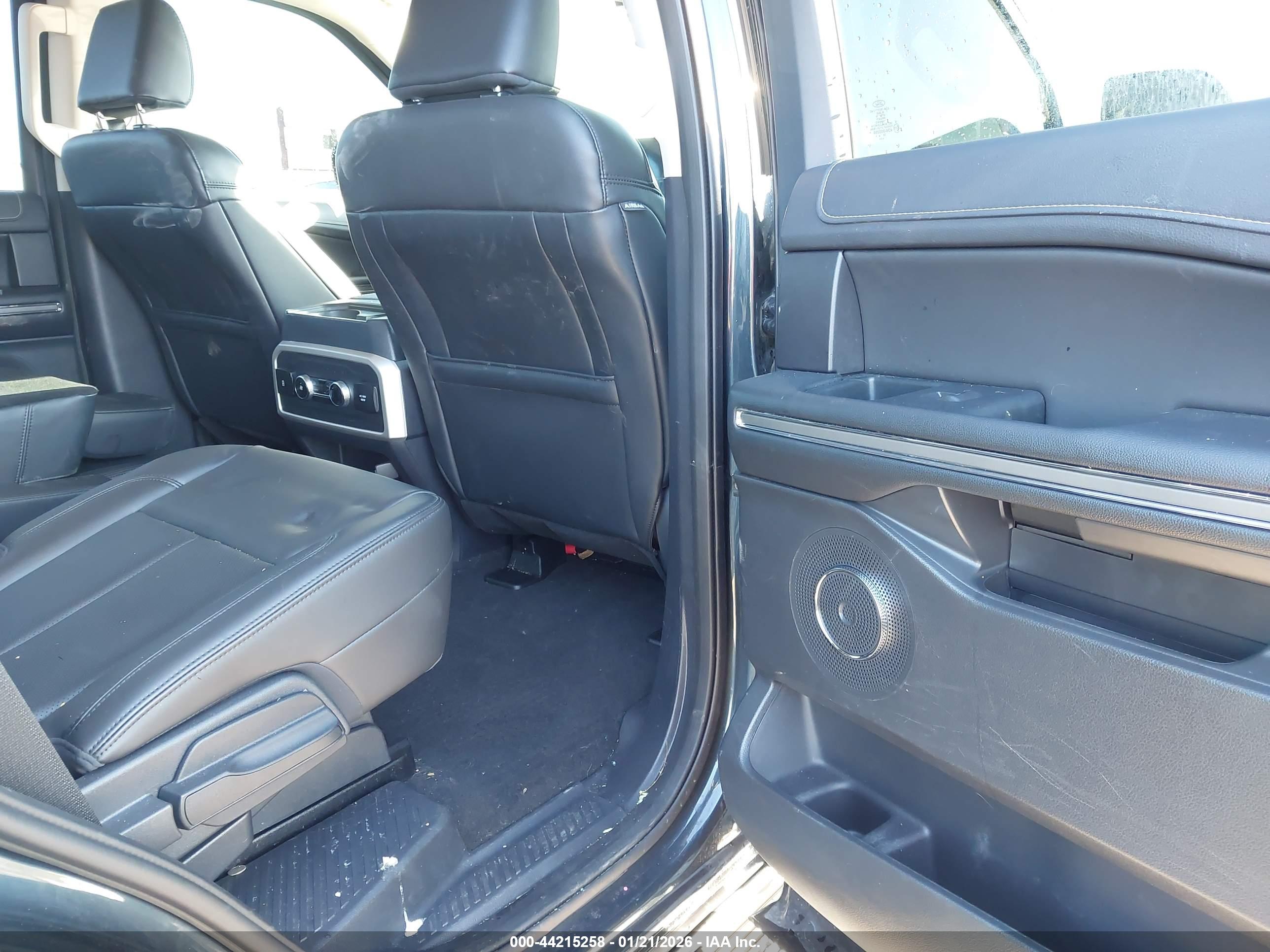 FORD EXPEDITION image 8