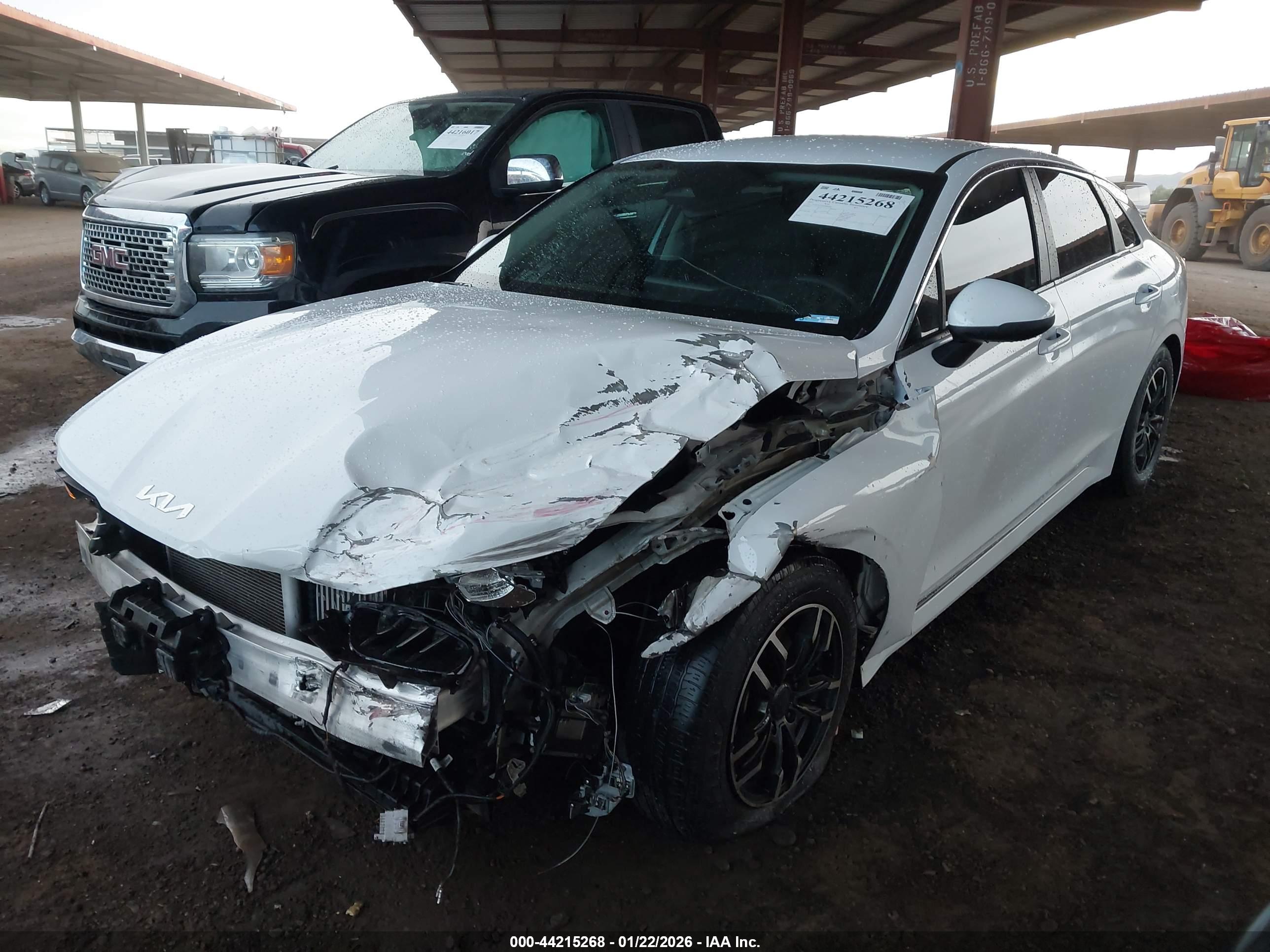 KIA K5 image 2