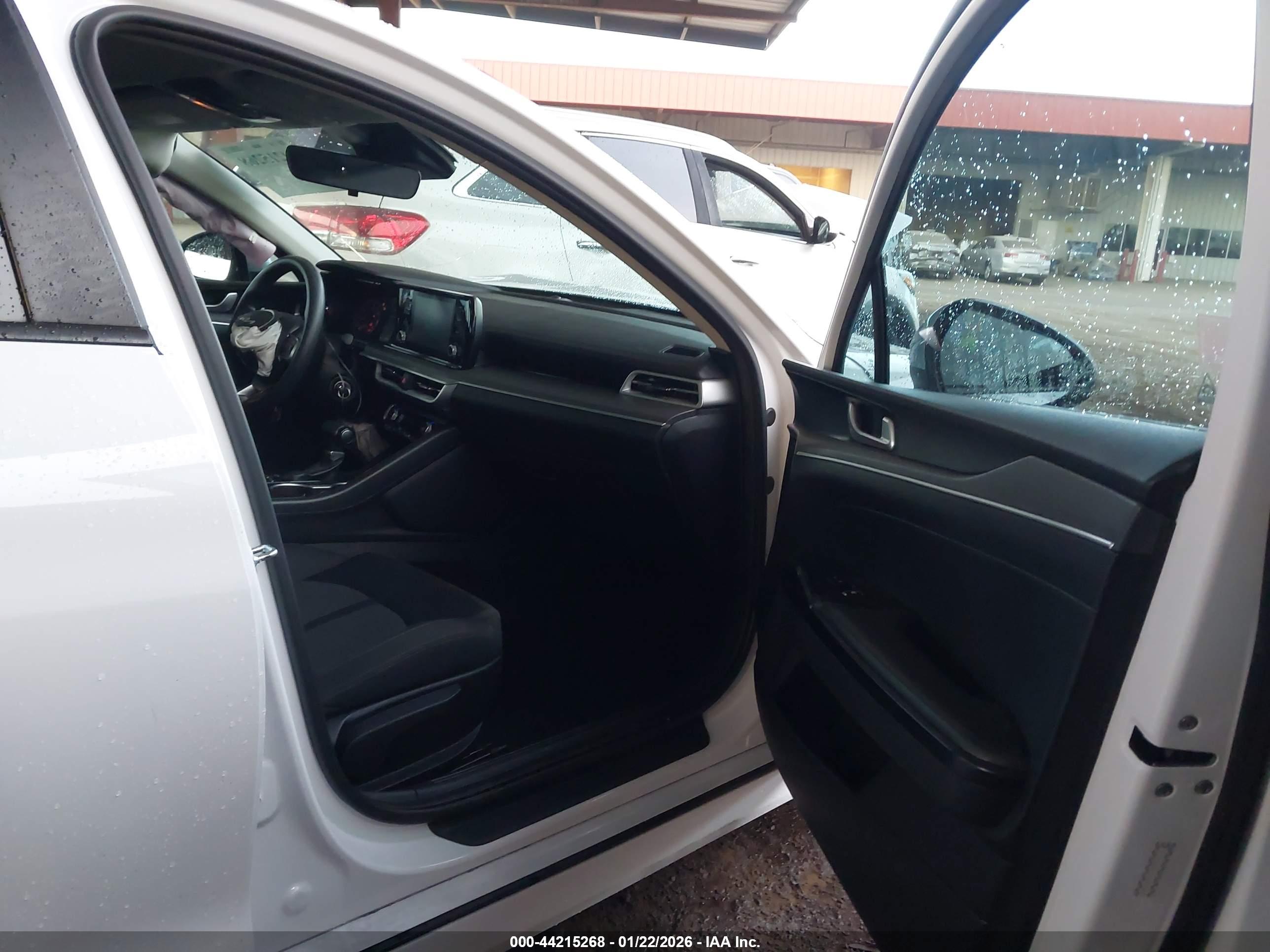 KIA K5 image 5