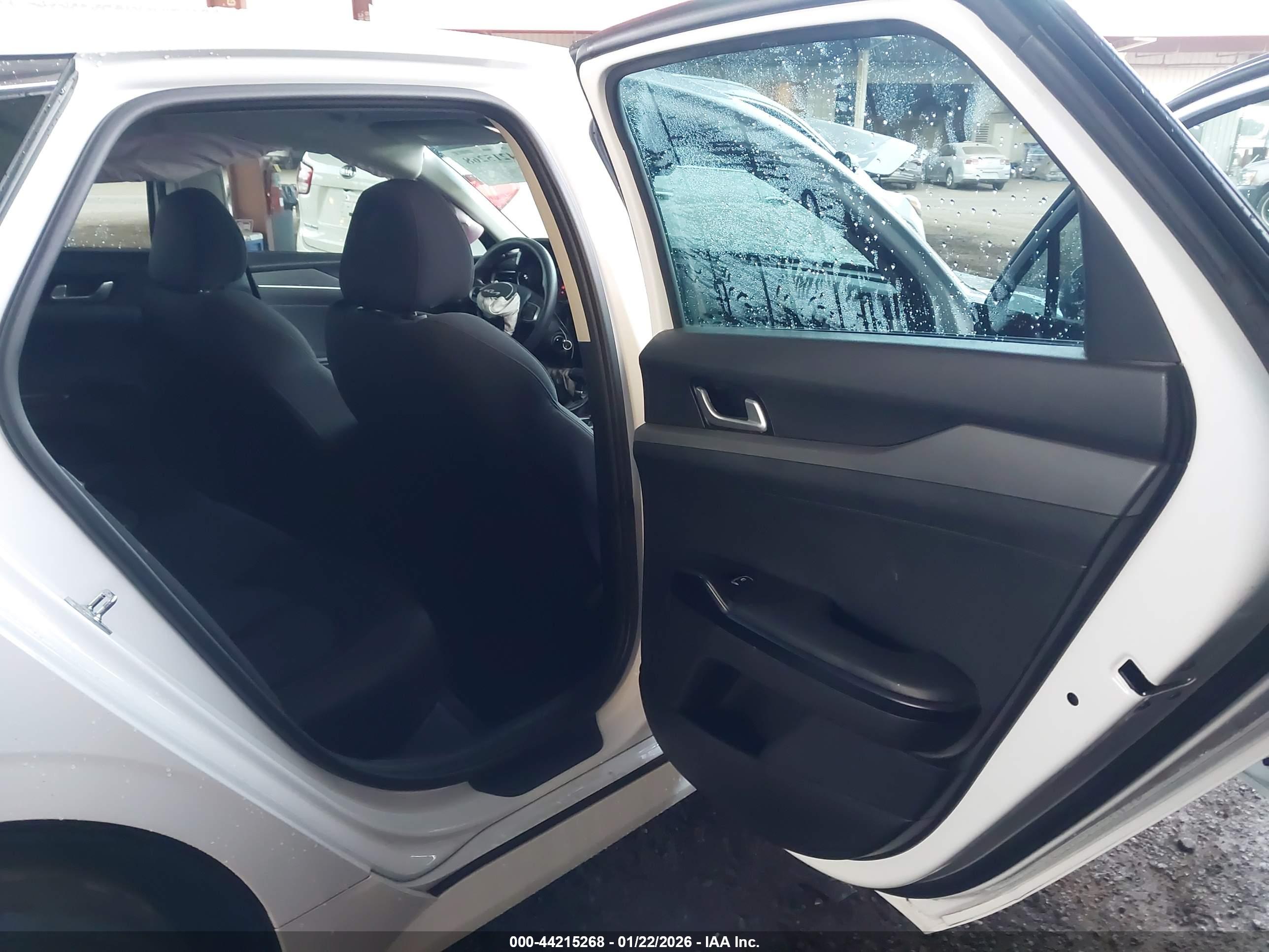 KIA K5 image 8