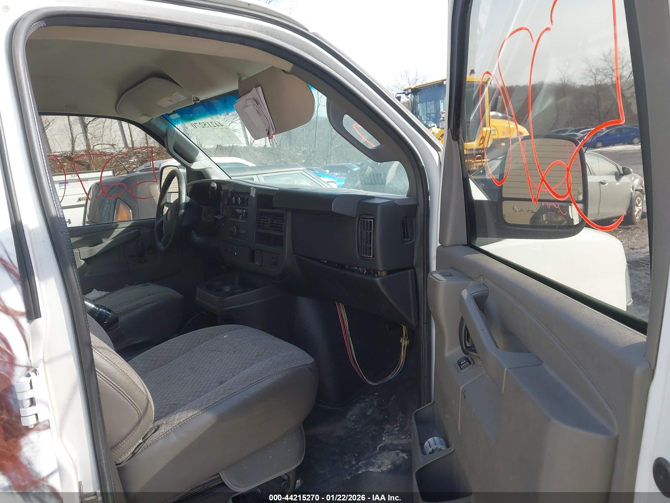 GMC SAVANA image 5