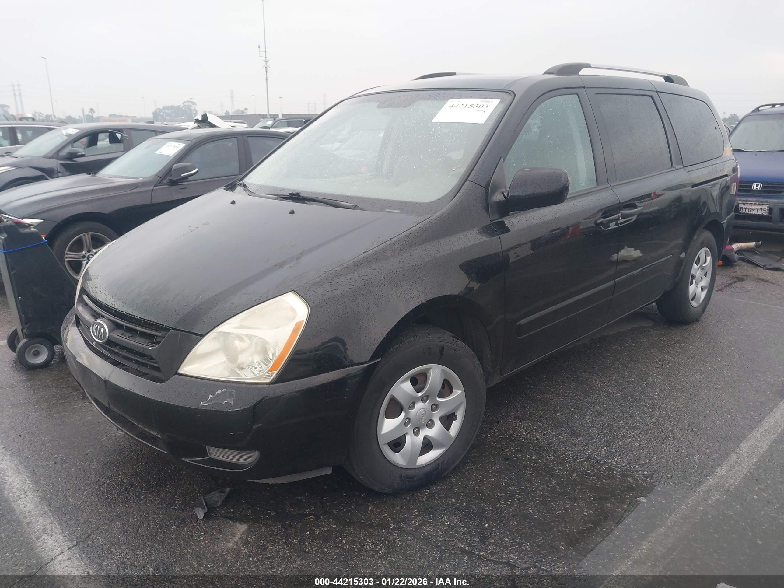 KIA SEDONA image 2