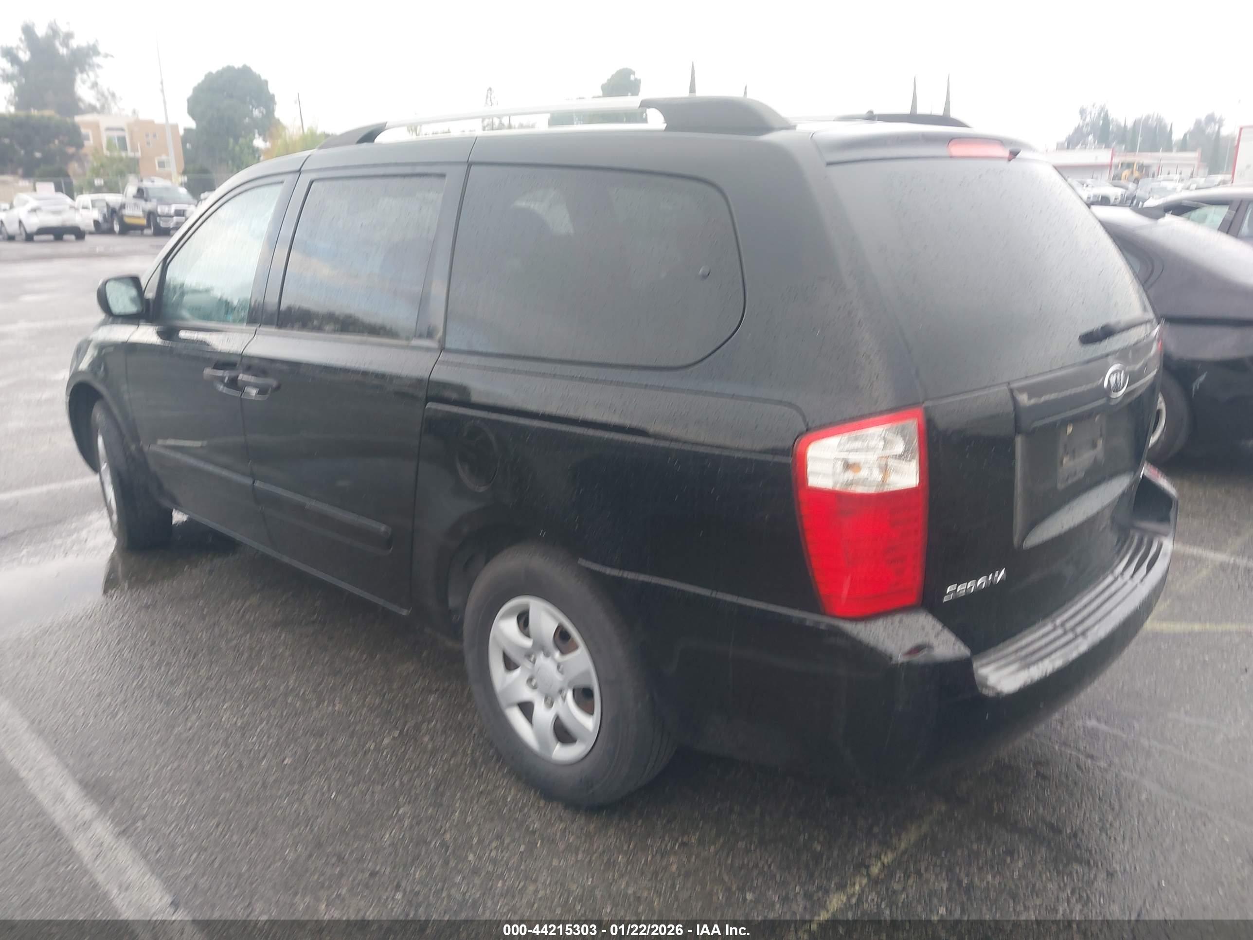 KIA SEDONA image 3