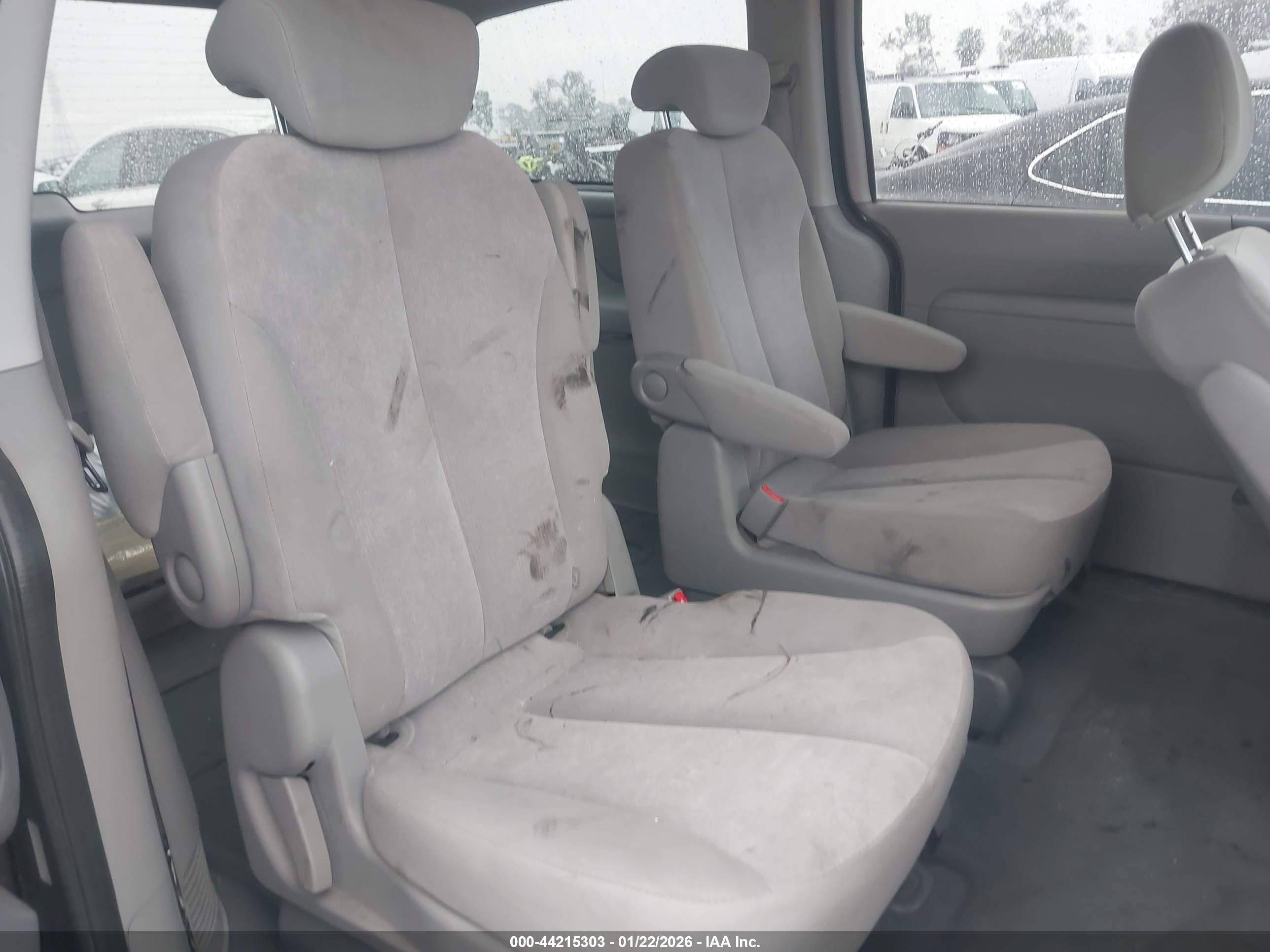 KIA SEDONA image 8