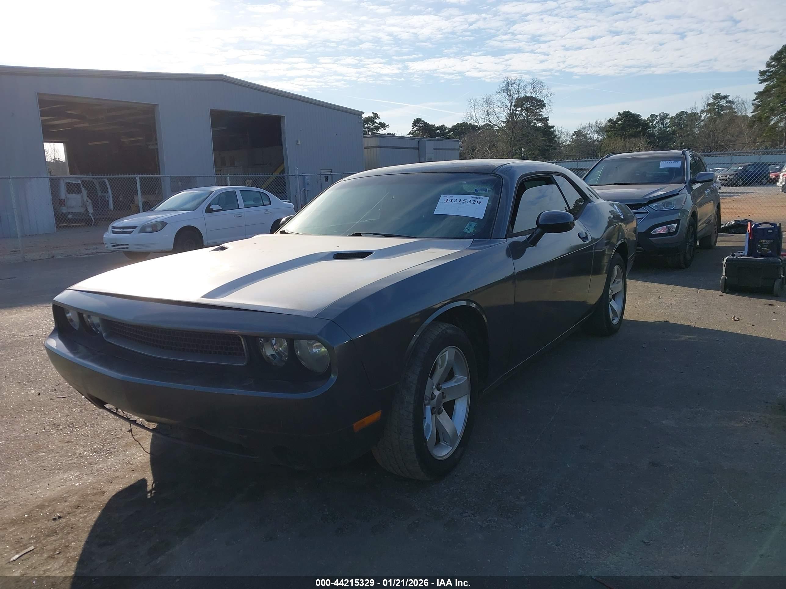 DODGE CHALLENGER image 2