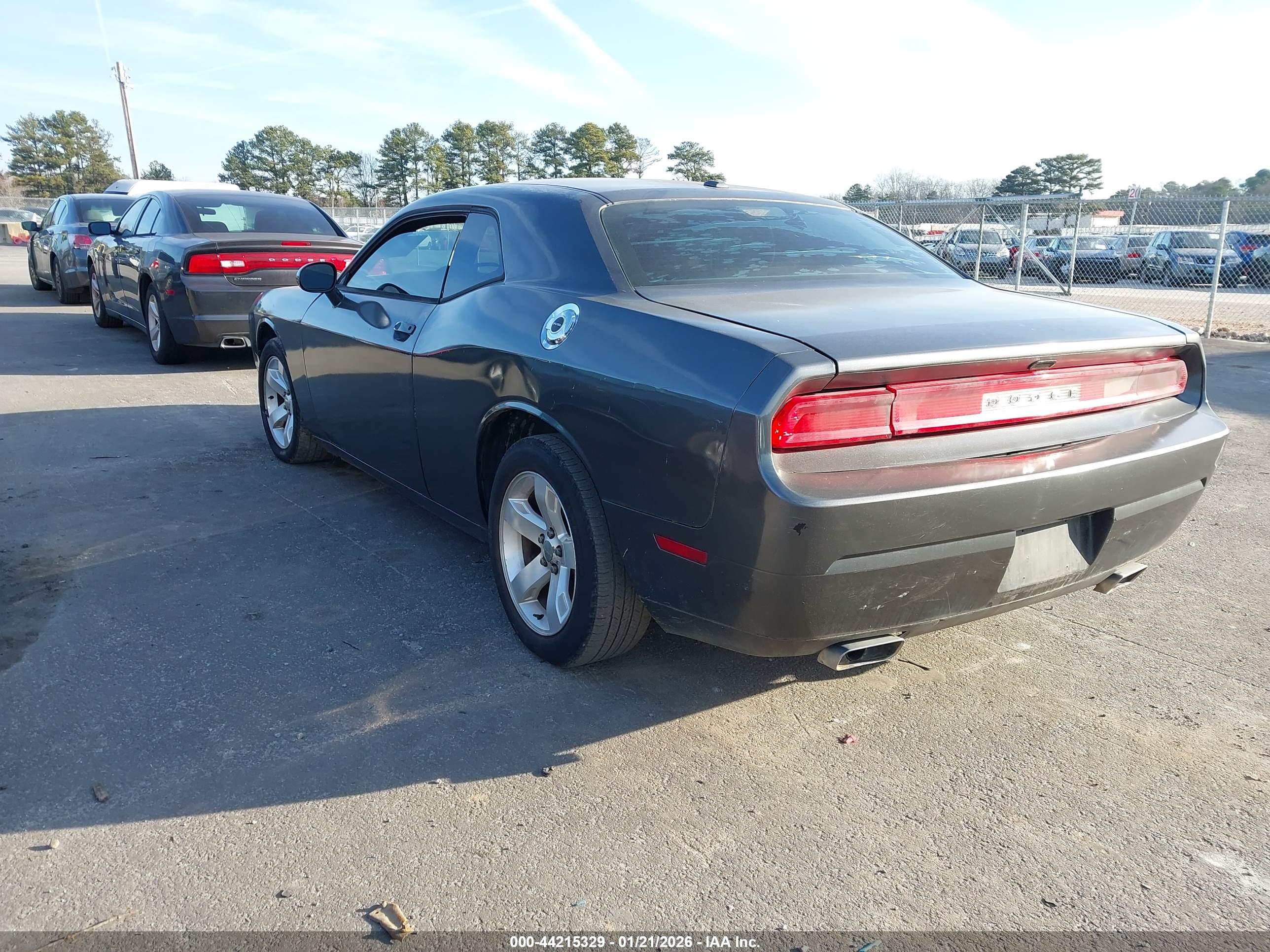 DODGE CHALLENGER image 3