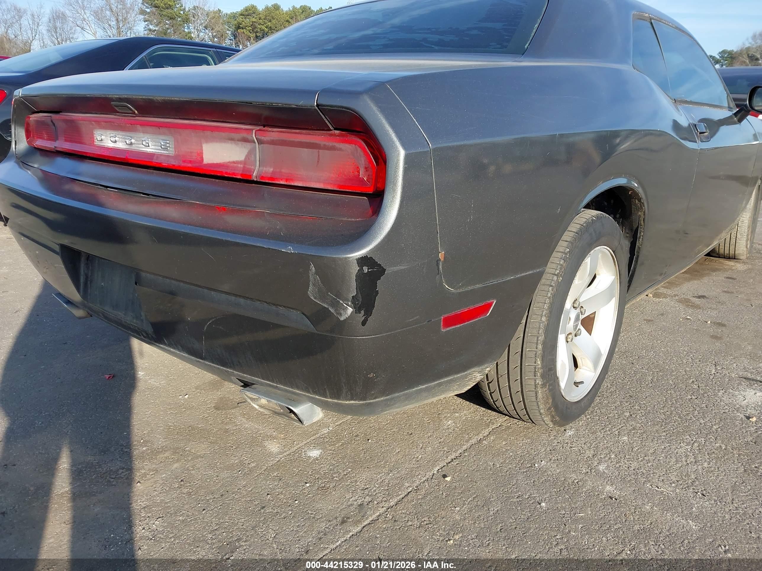 DODGE CHALLENGER image 6