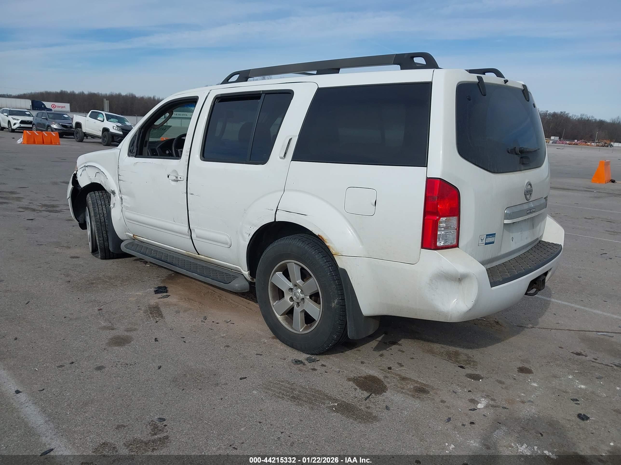 NISSAN PATHFINDER image 3