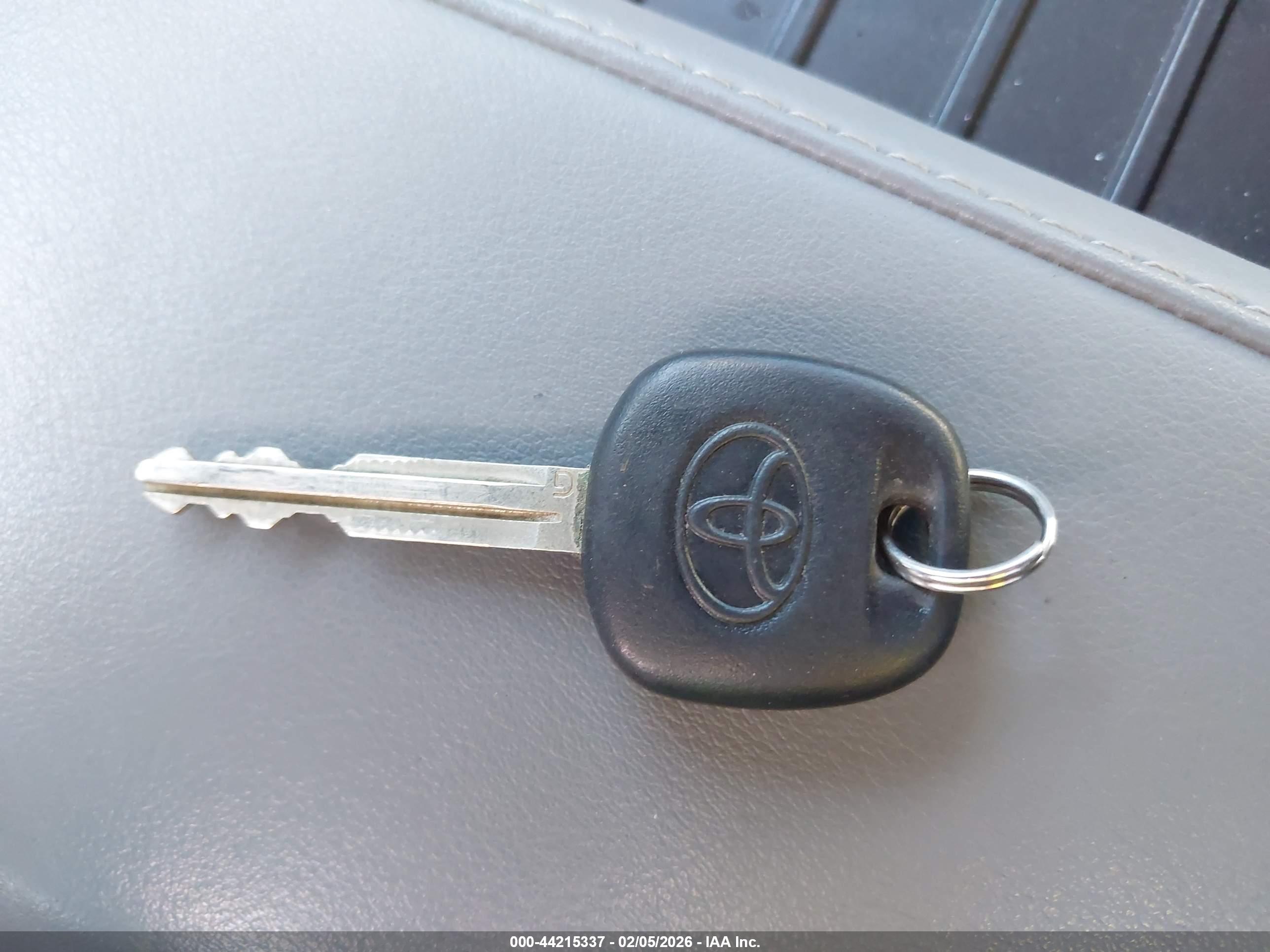 TOYOTA TUNDRA image 11