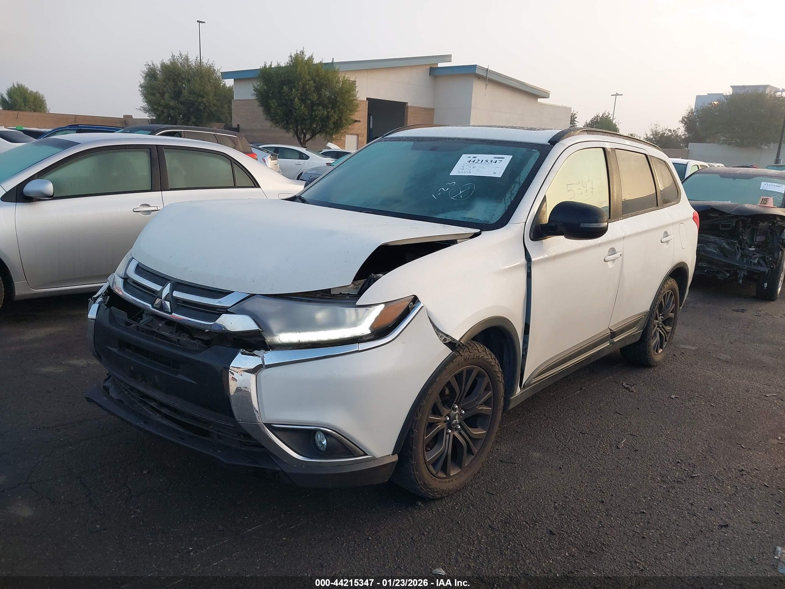 MITSUBISHI OUTLANDER image 2