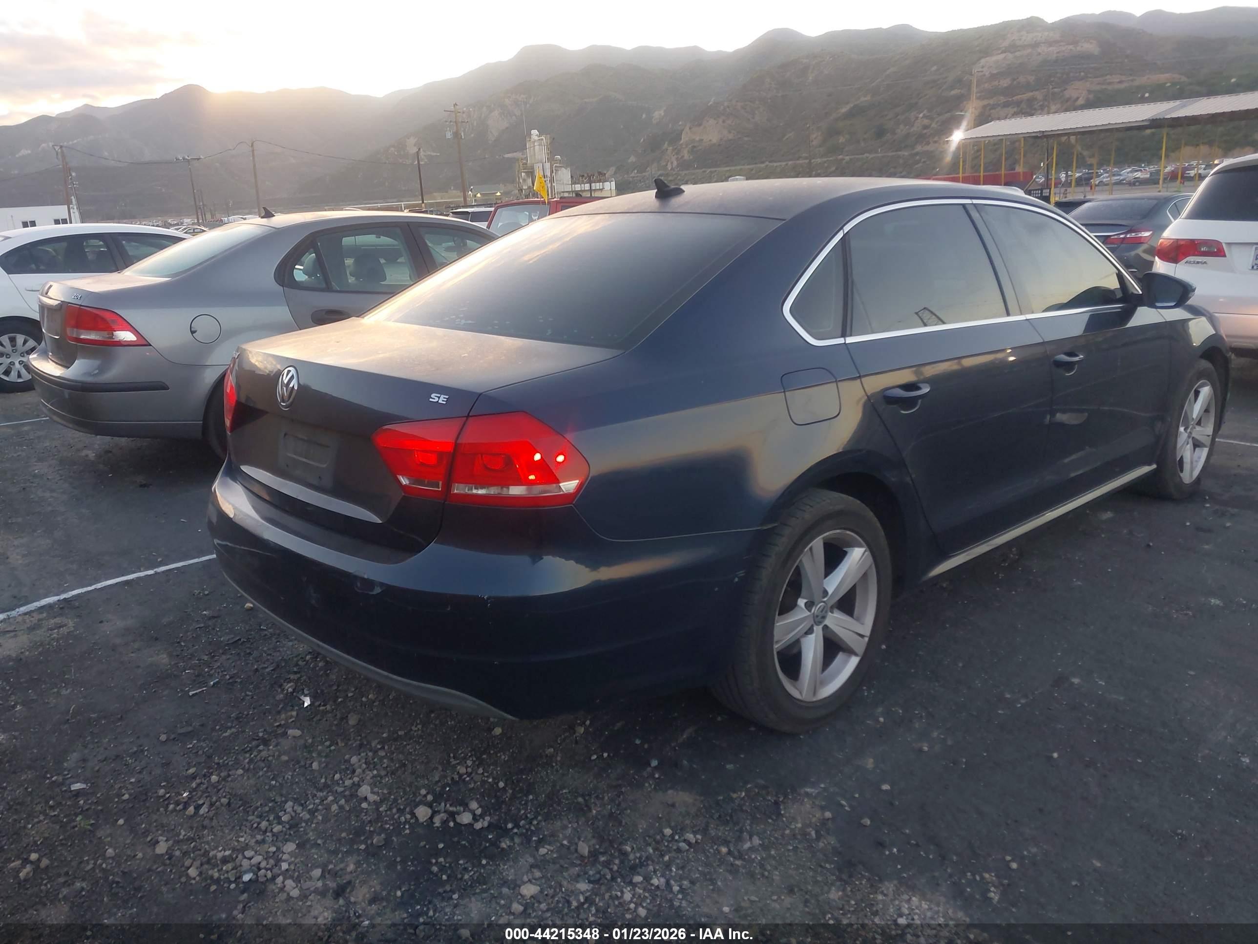 VOLKSWAGEN PASSAT image 4