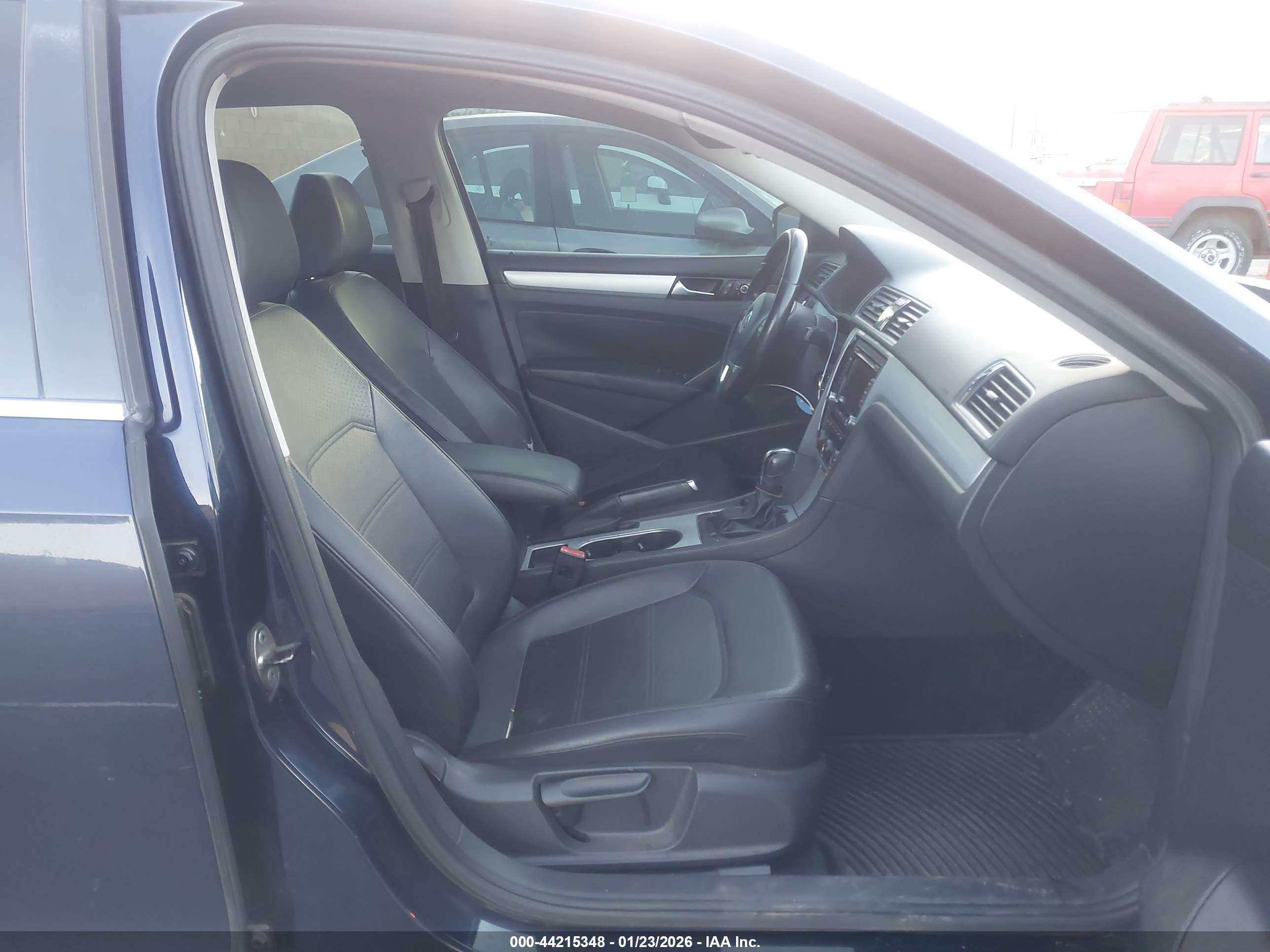 VOLKSWAGEN PASSAT image 5