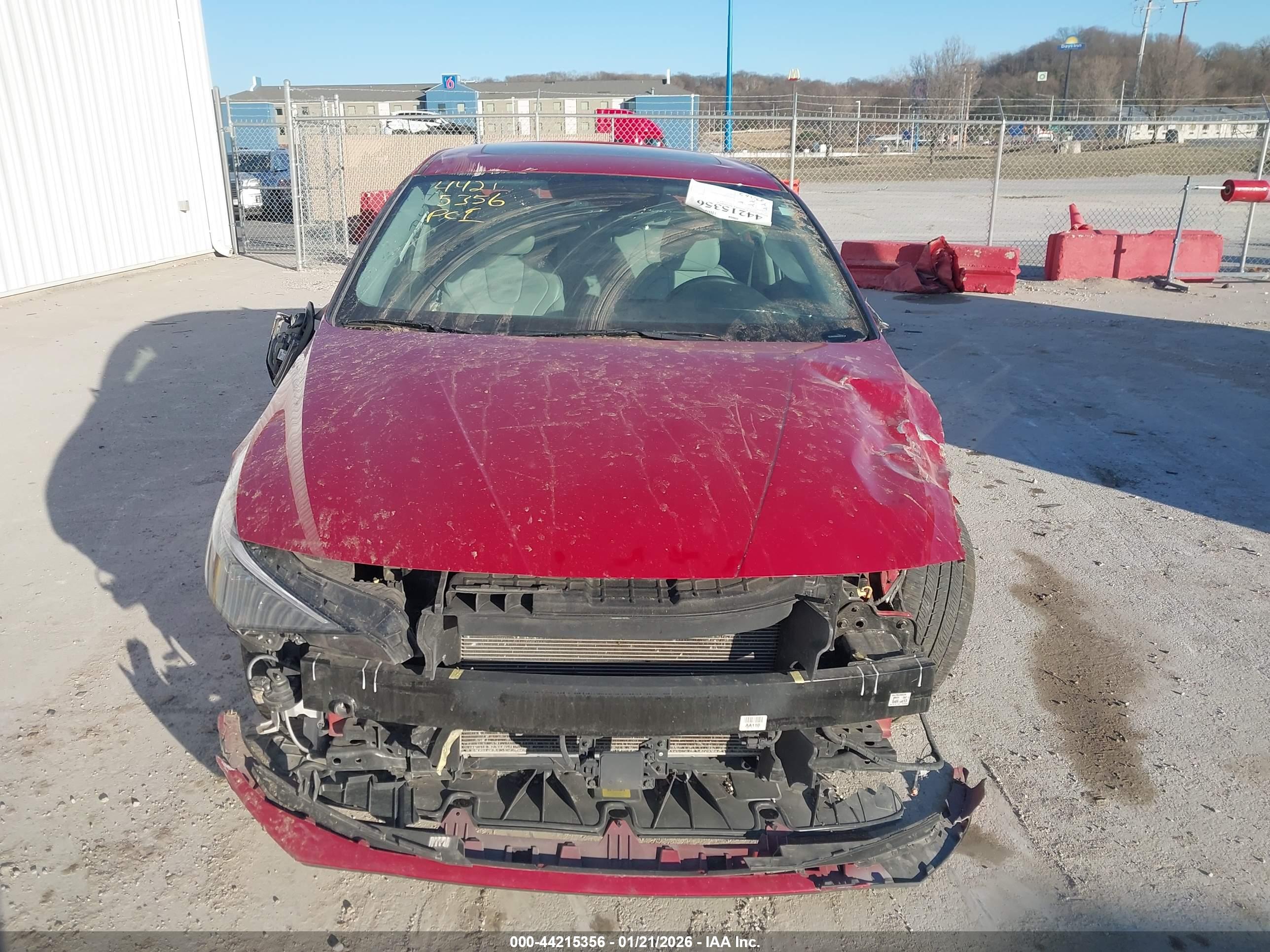 HYUNDAI ELANTRA image 6