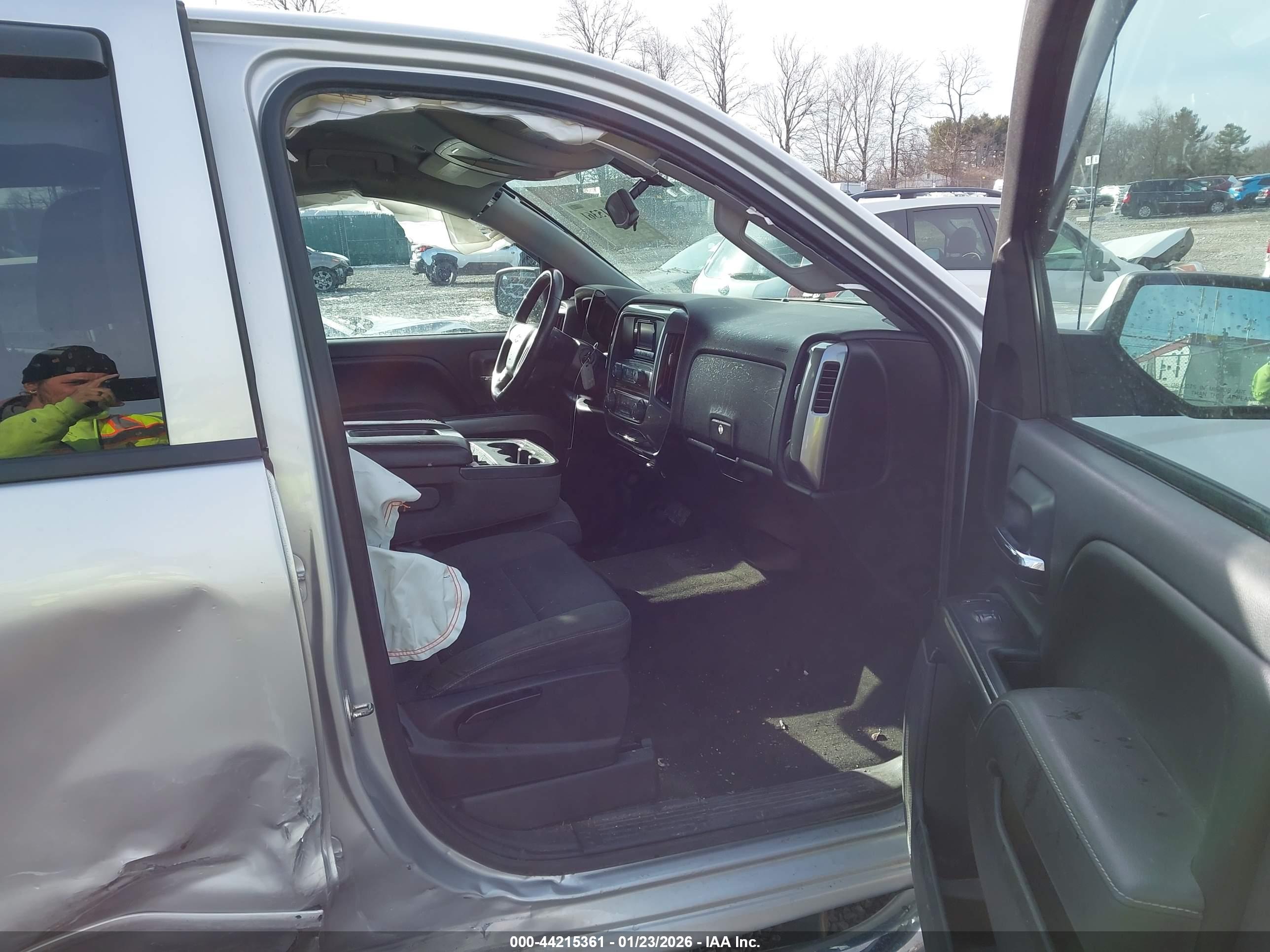 CHEVROLET SILVERADO image 5