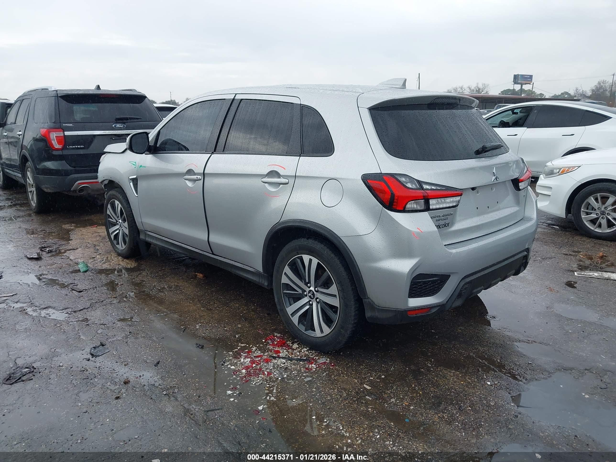 MITSUBISHI OUTLANDER image 3