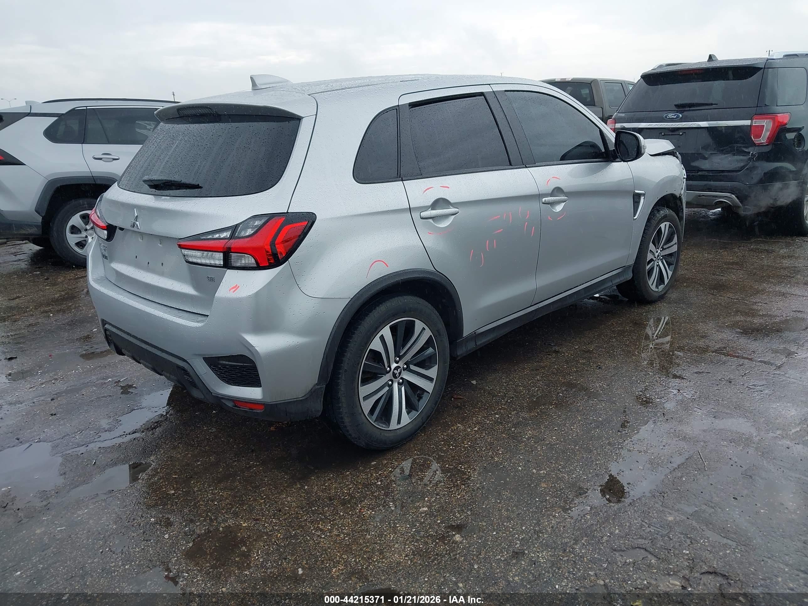 MITSUBISHI OUTLANDER image 4