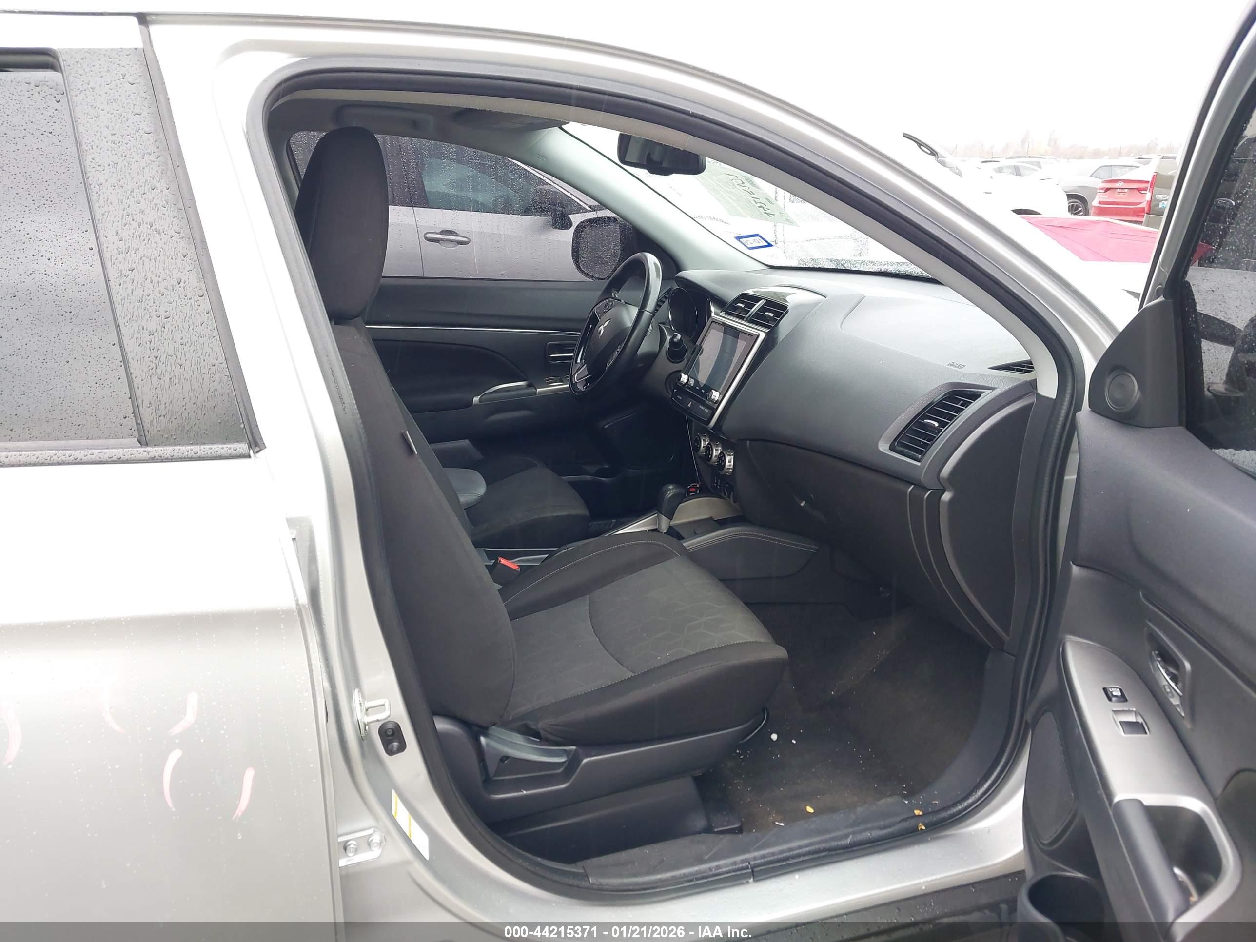 MITSUBISHI OUTLANDER image 5