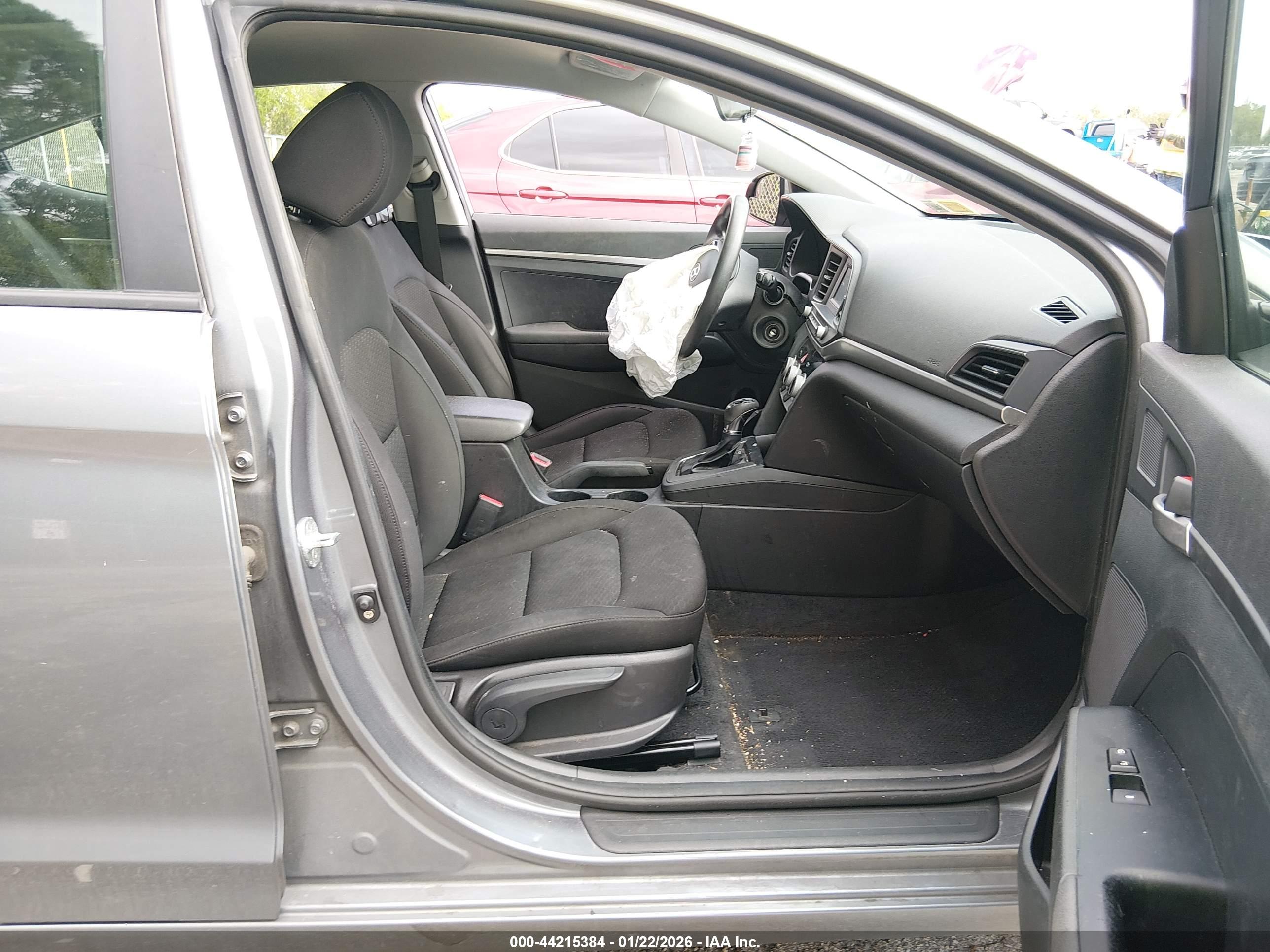 HYUNDAI ELANTRA image 5