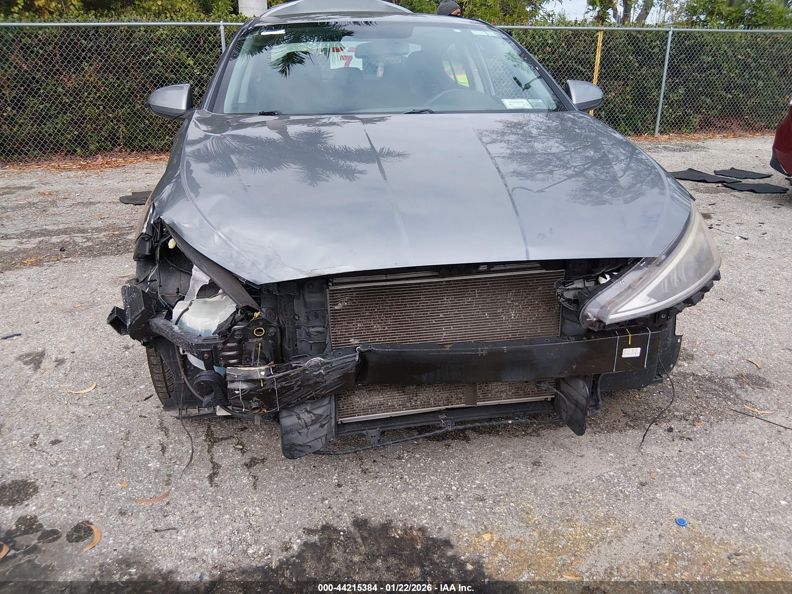 HYUNDAI ELANTRA image 6