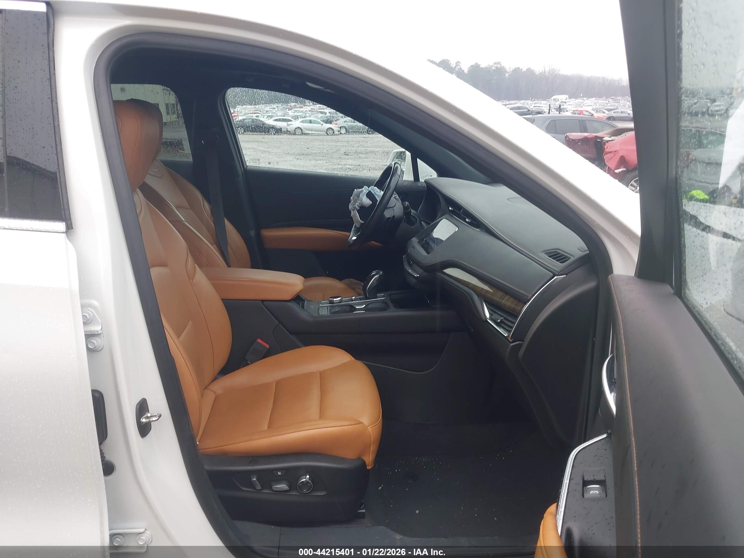 CADILLAC XT4 image 5