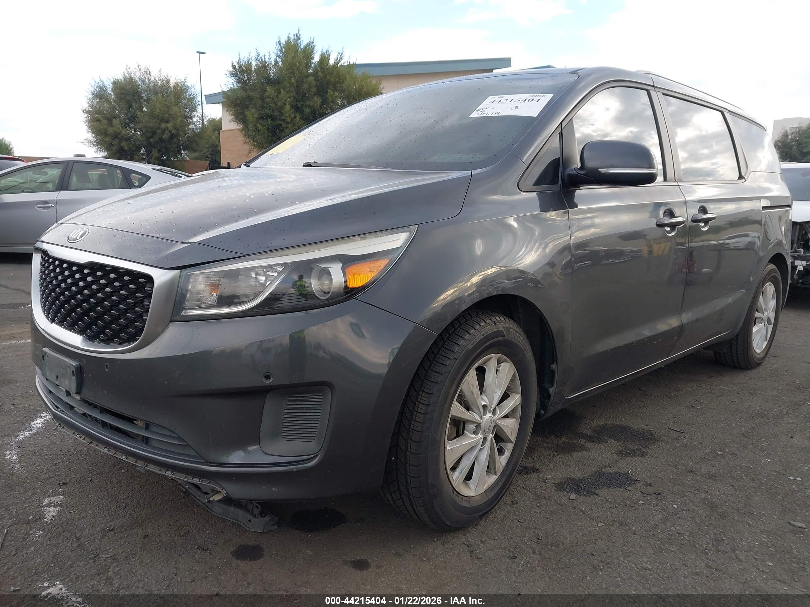 KIA SEDONA image 2