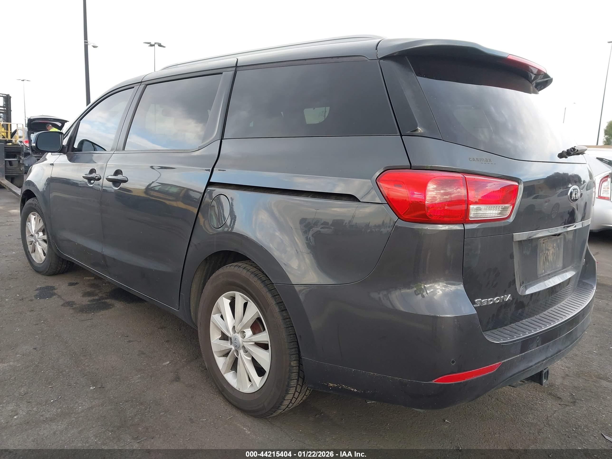 KIA SEDONA image 3