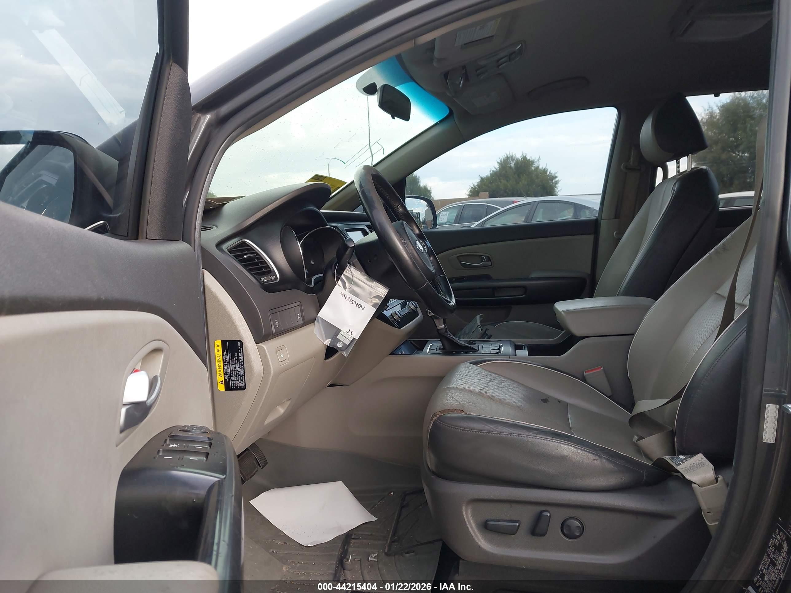 KIA SEDONA image 5
