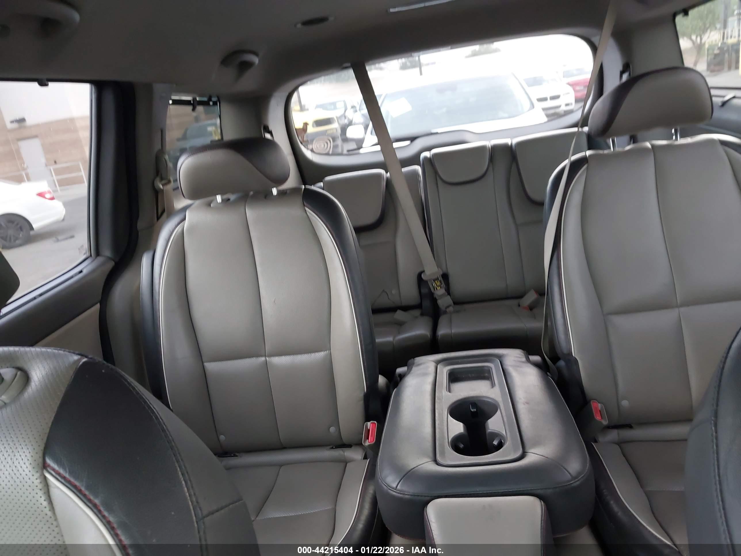 KIA SEDONA image 8