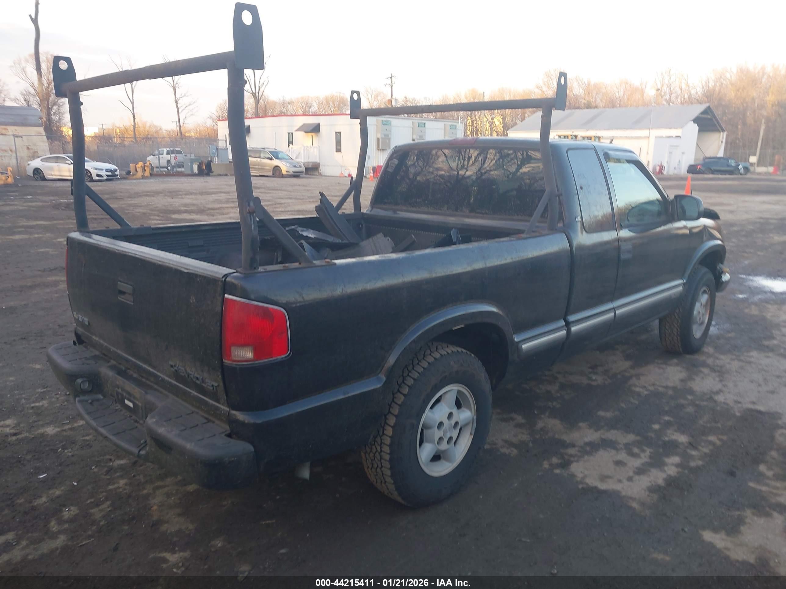 CHEVROLET S-10 image 4