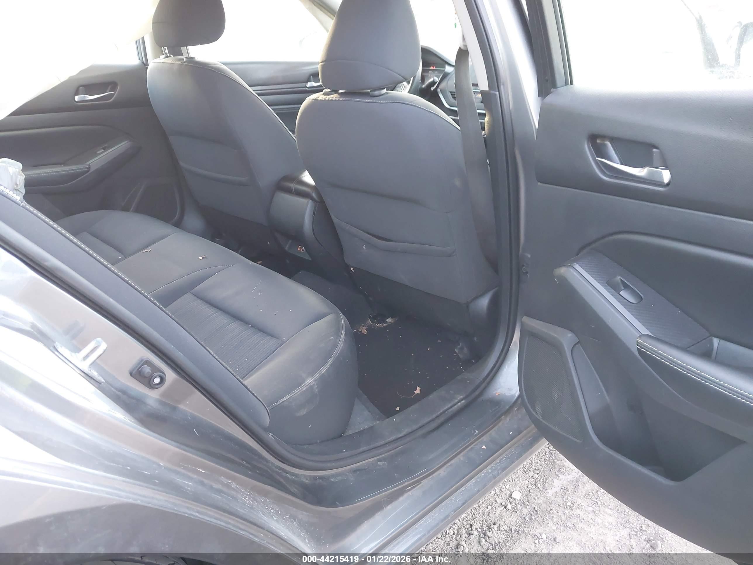 NISSAN ALTIMA image 8
