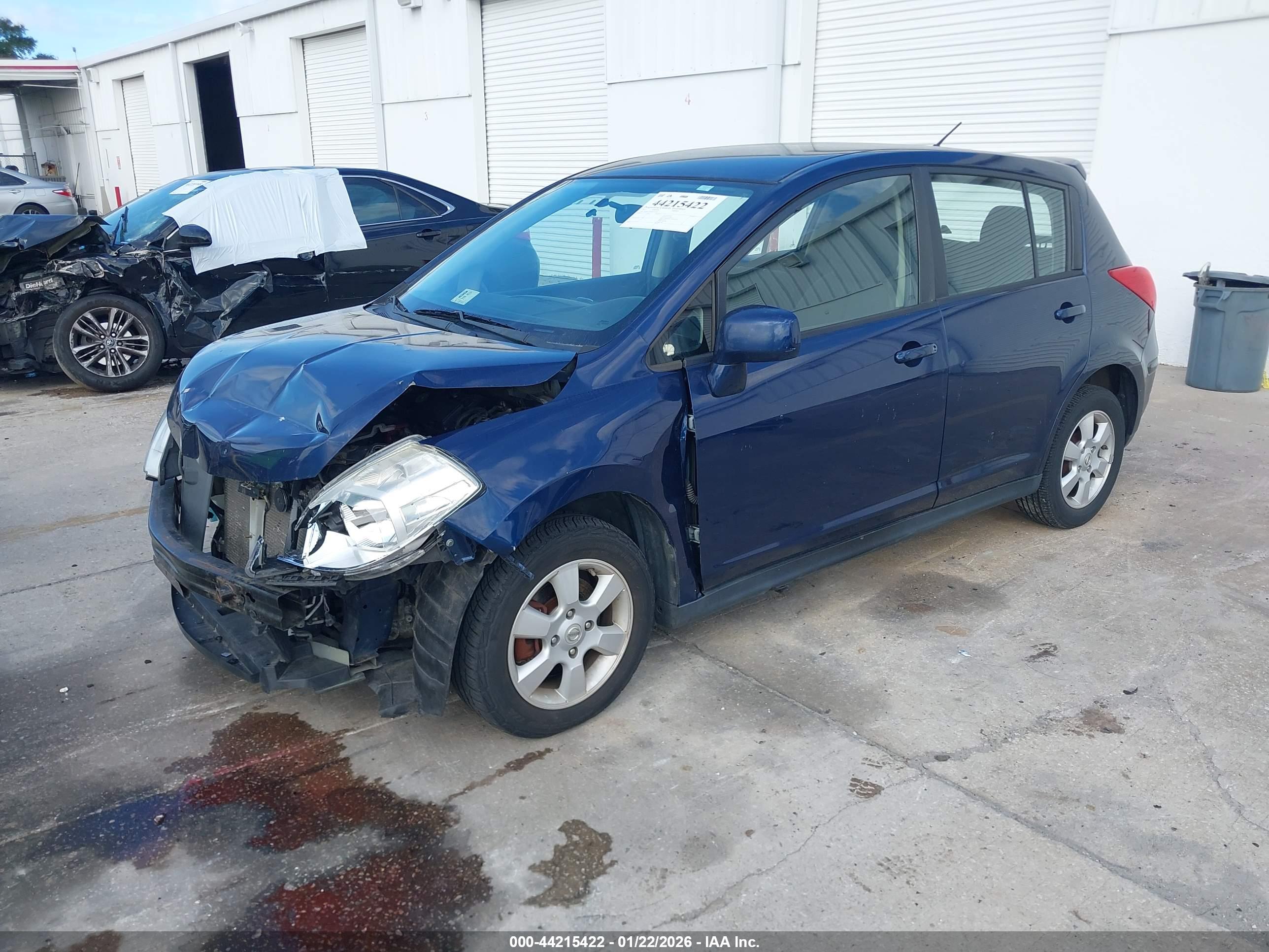 NISSAN VERSA image 2