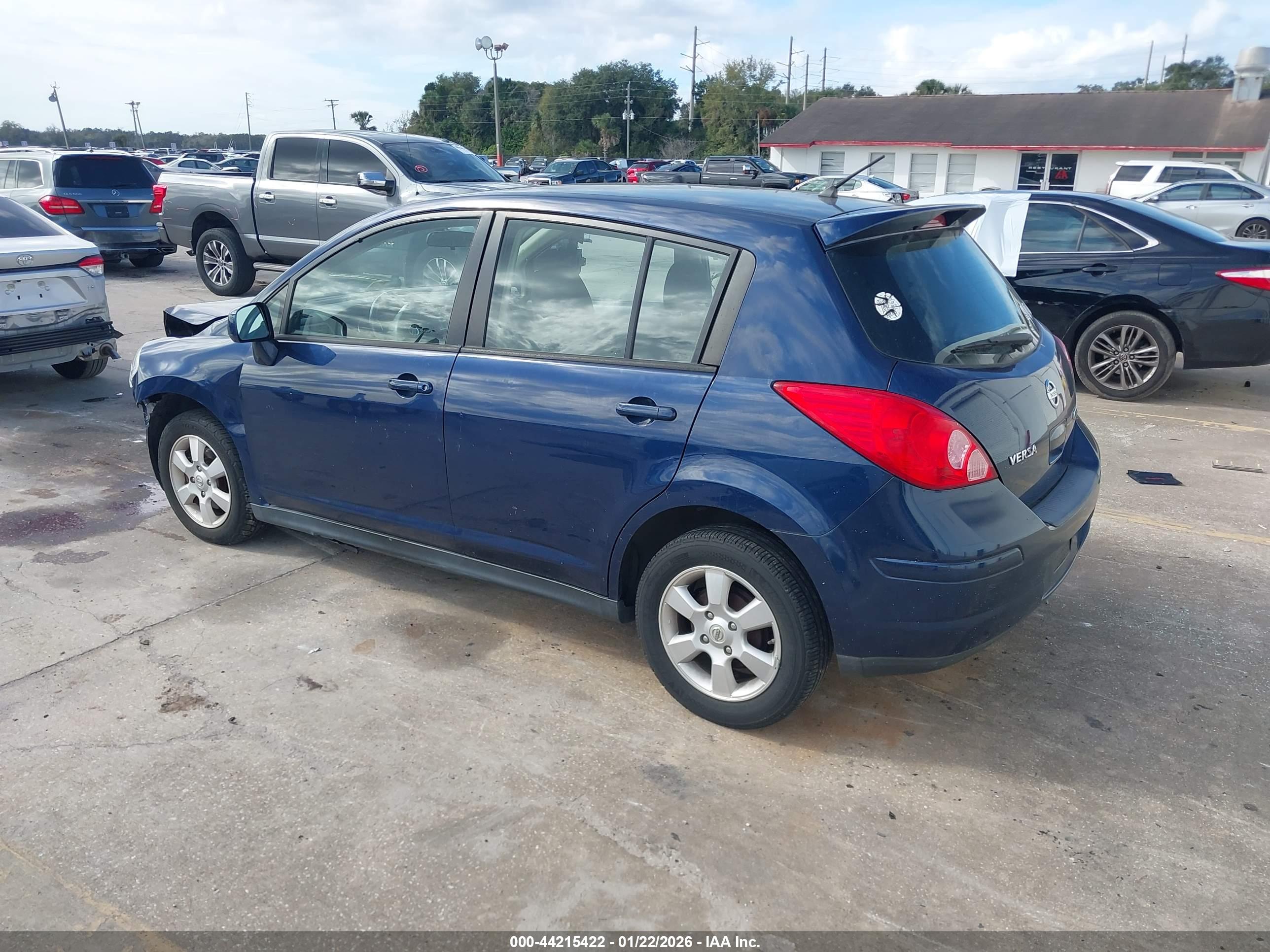 NISSAN VERSA image 3