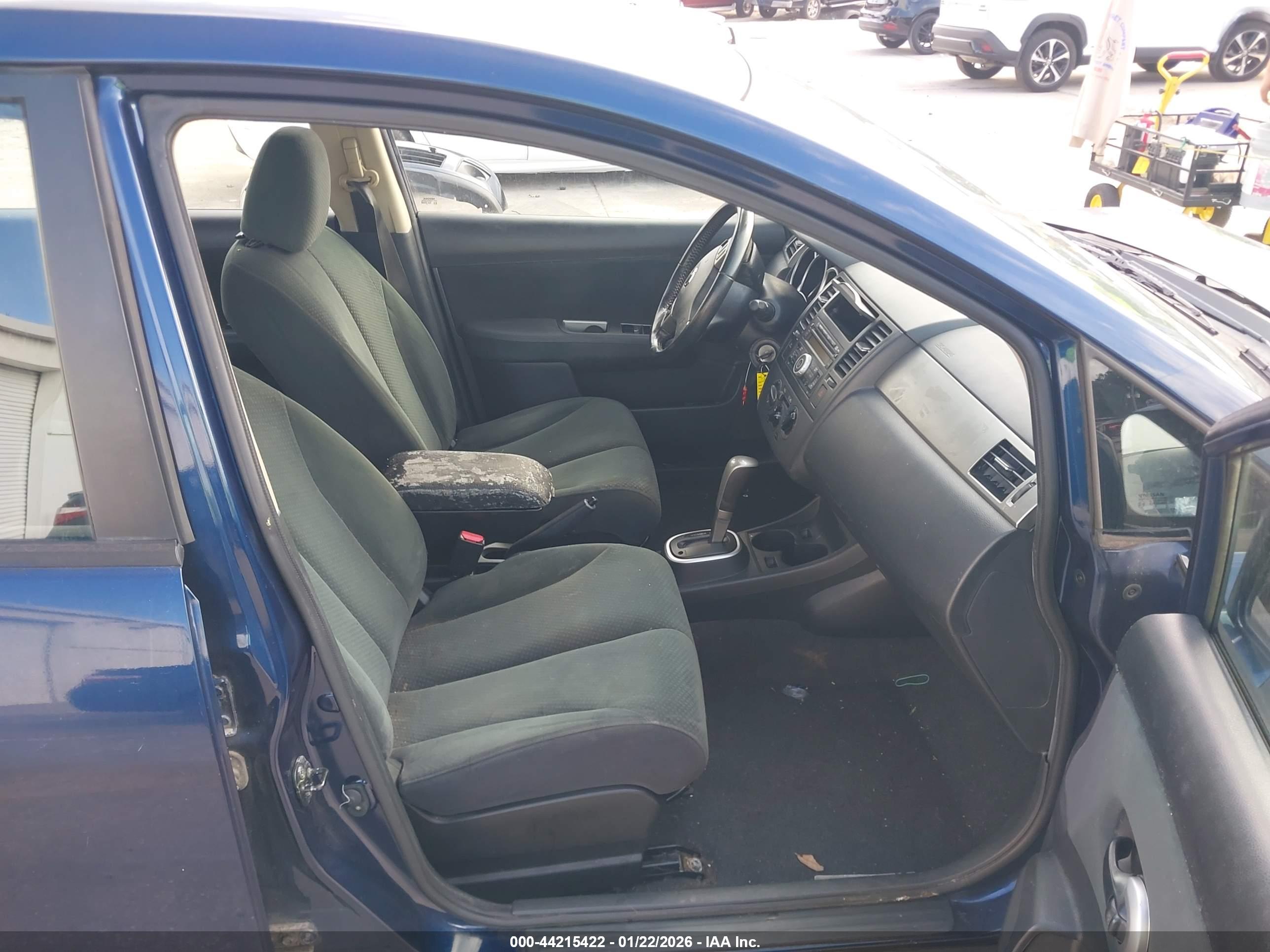 NISSAN VERSA image 5
