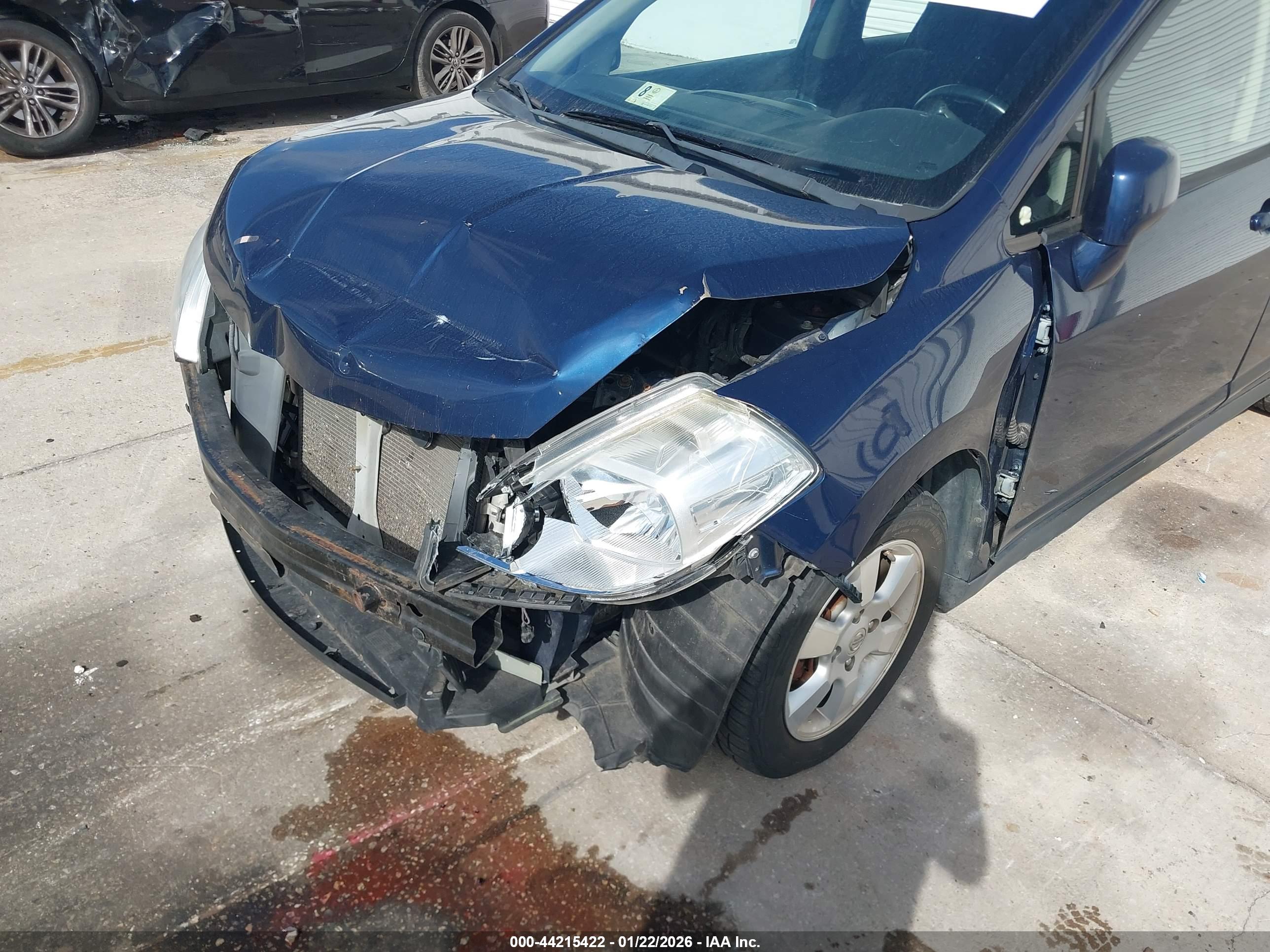 NISSAN VERSA image 6