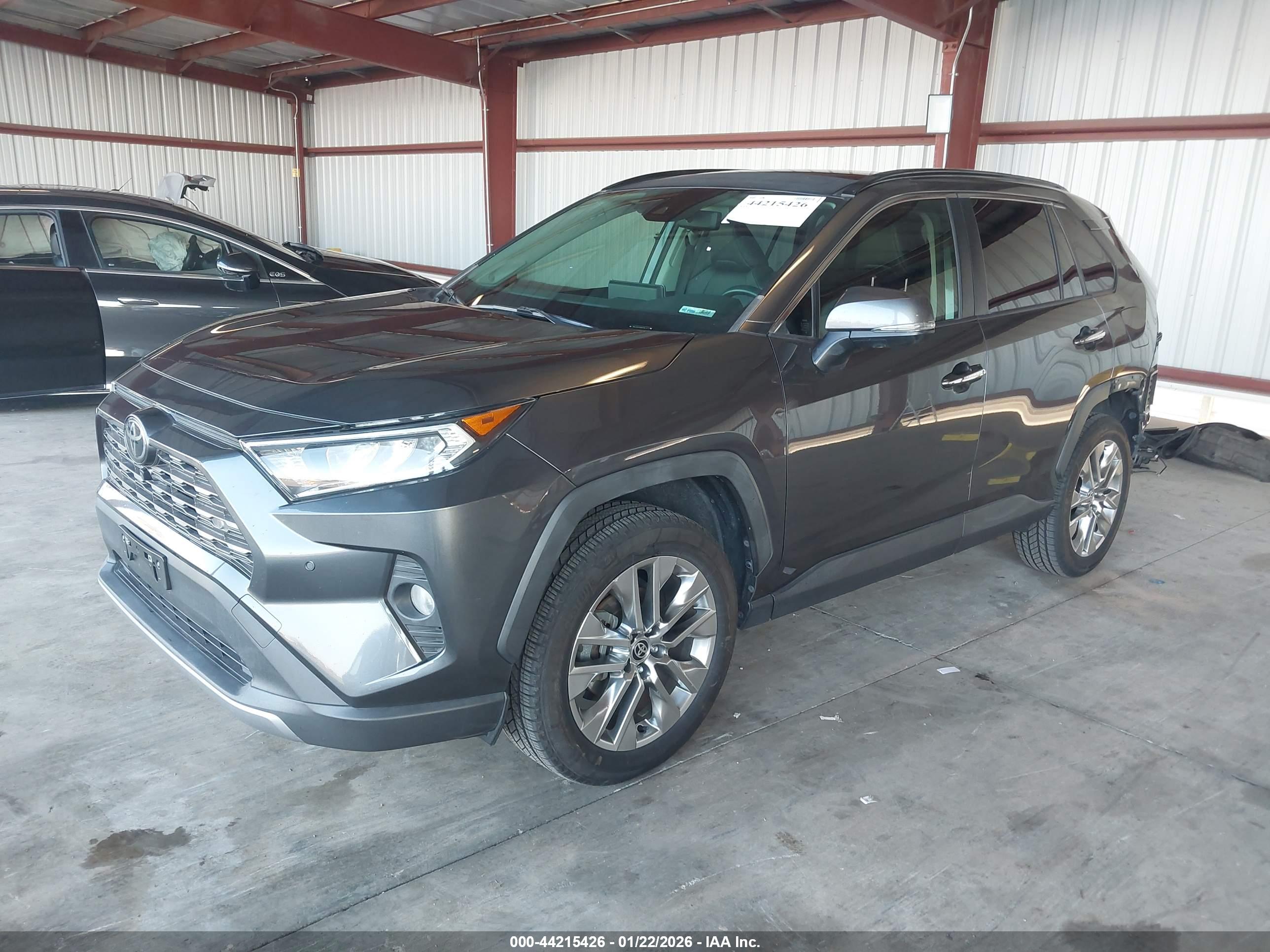 TOYOTA RAV4 image 2