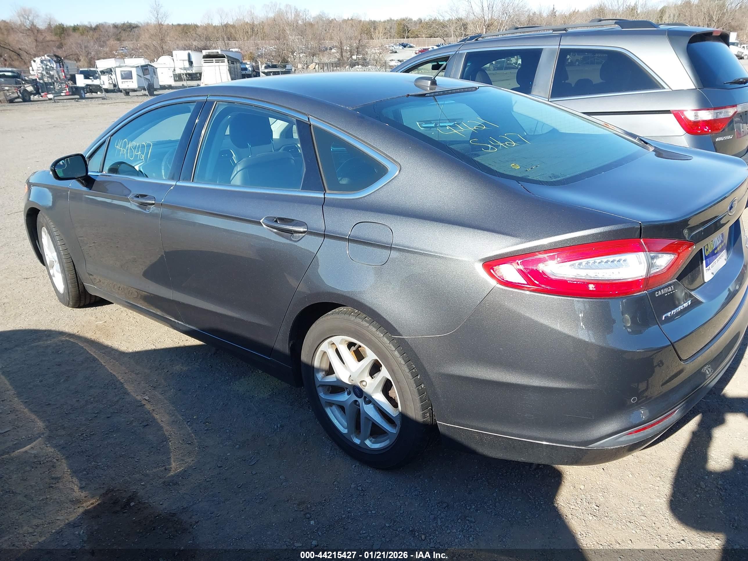 FORD FUSION image 3