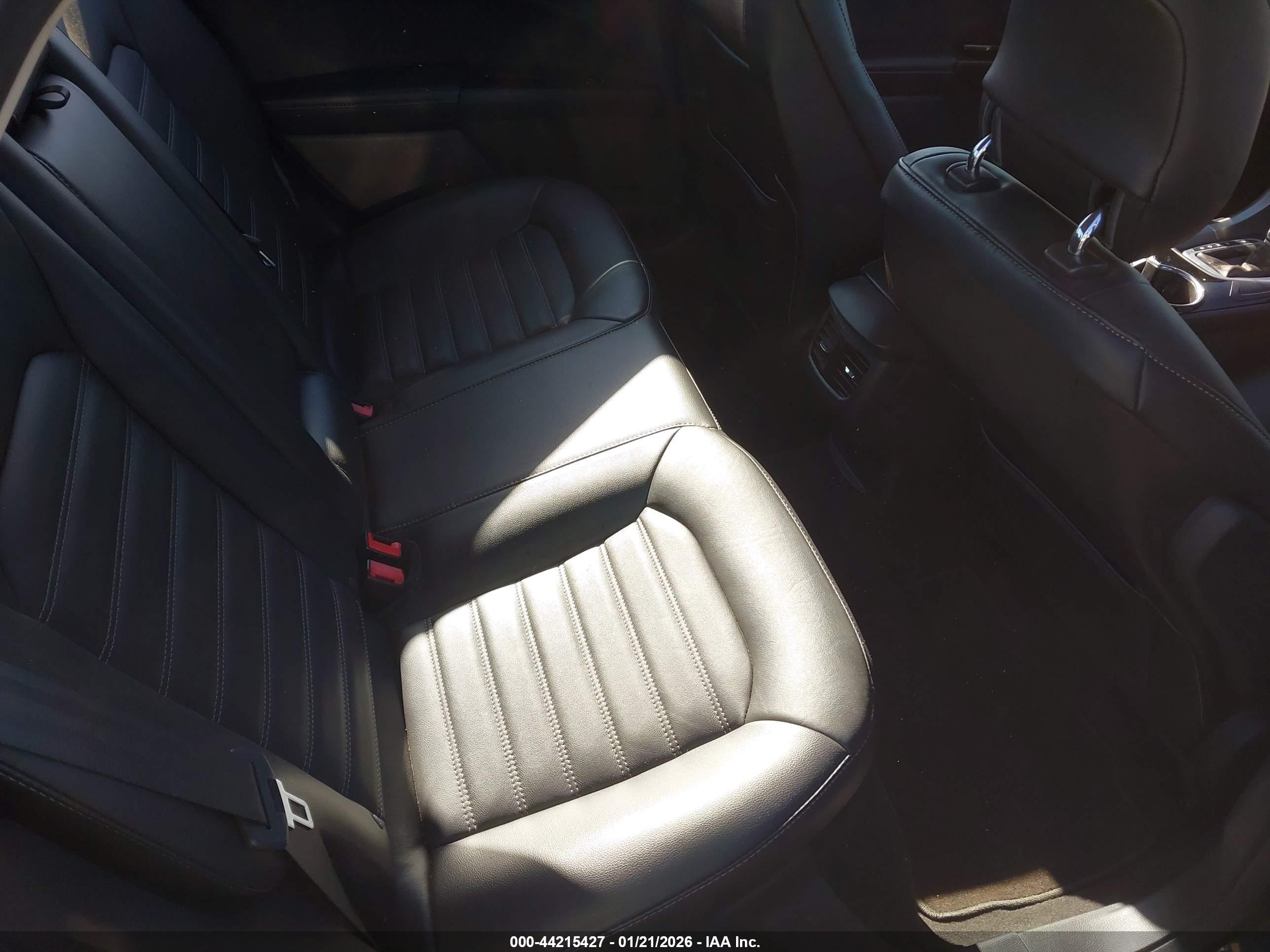 FORD FUSION image 8