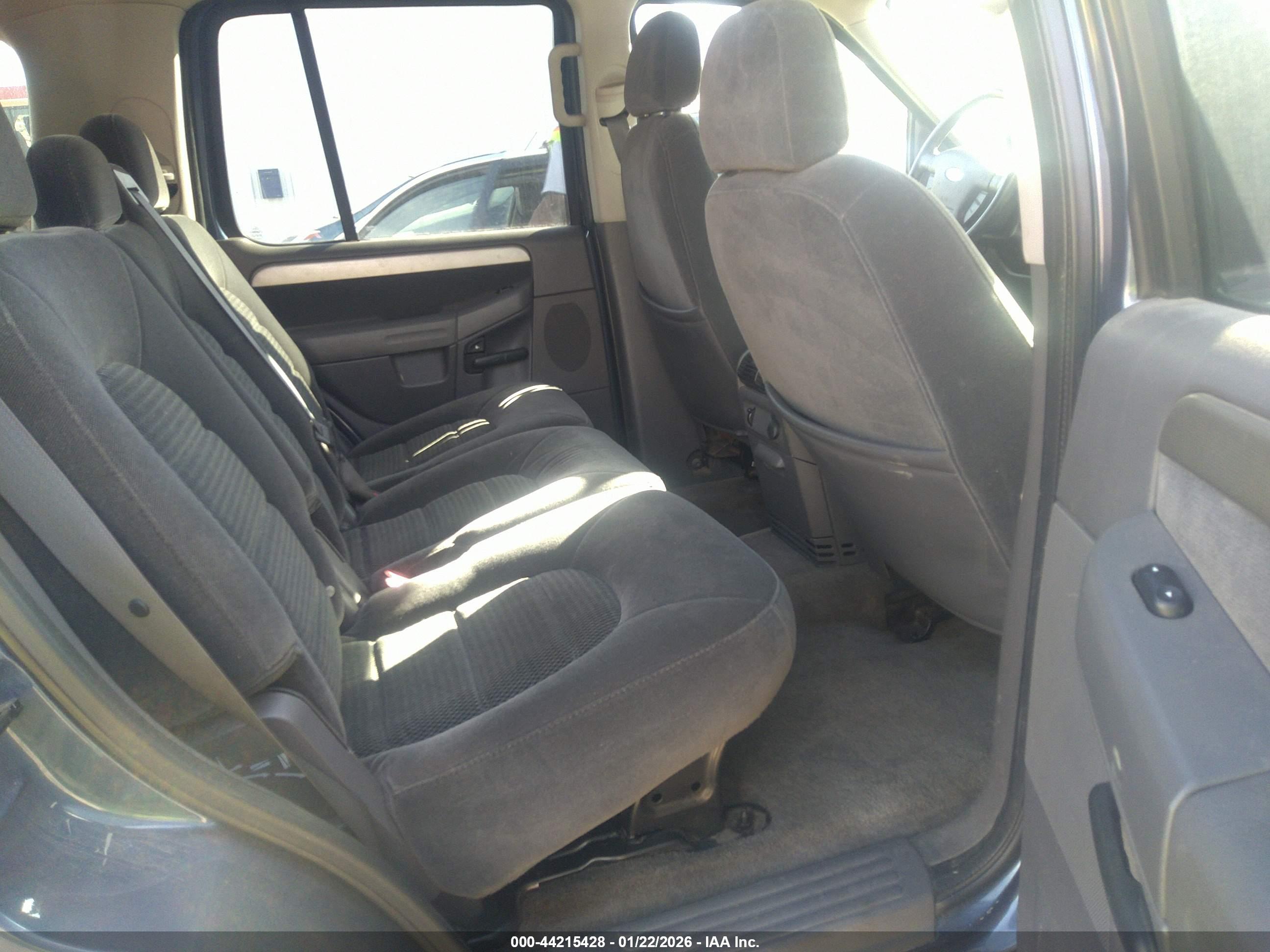 FORD EXPLORER image 8