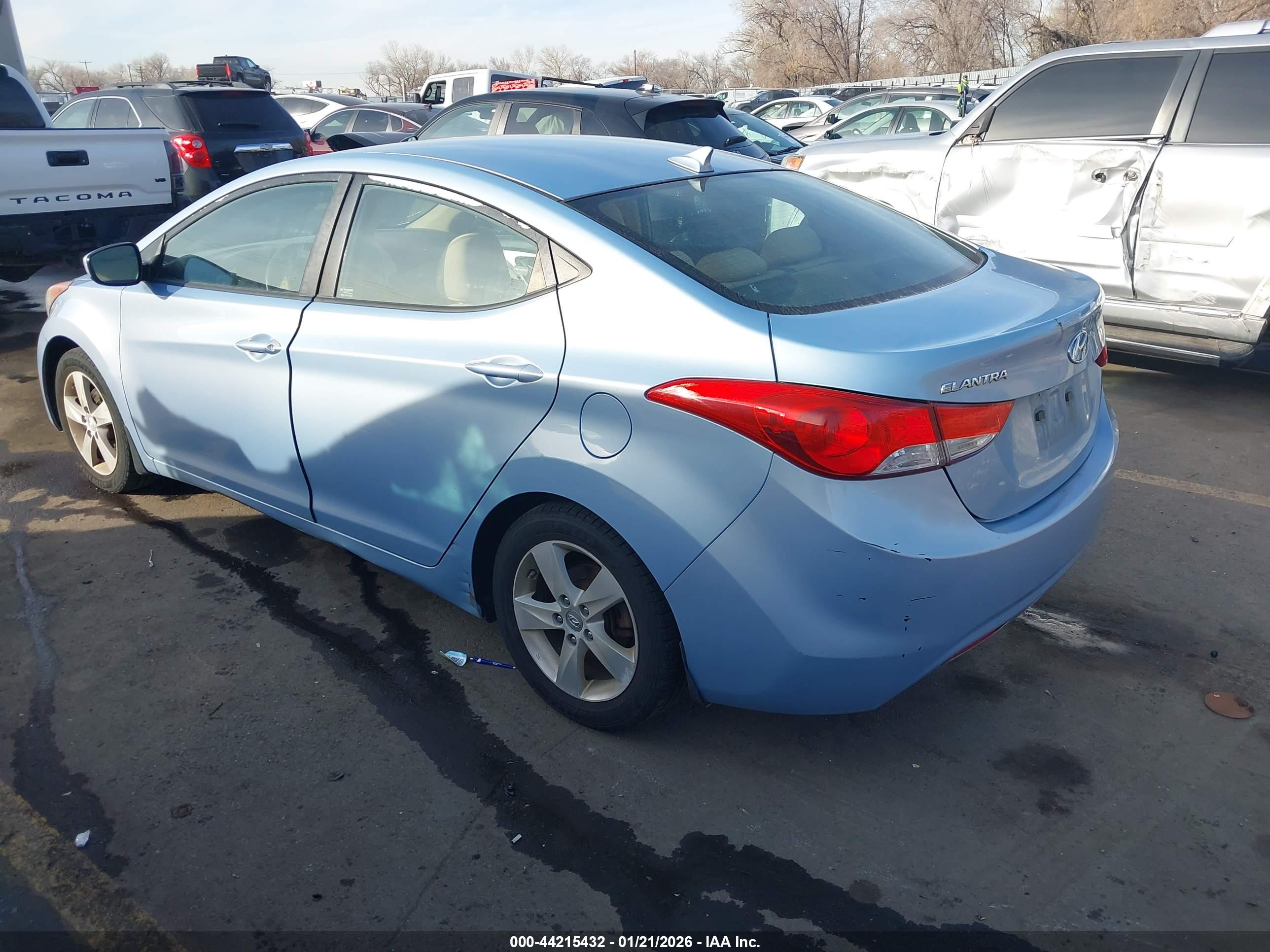 HYUNDAI ELANTRA image 3