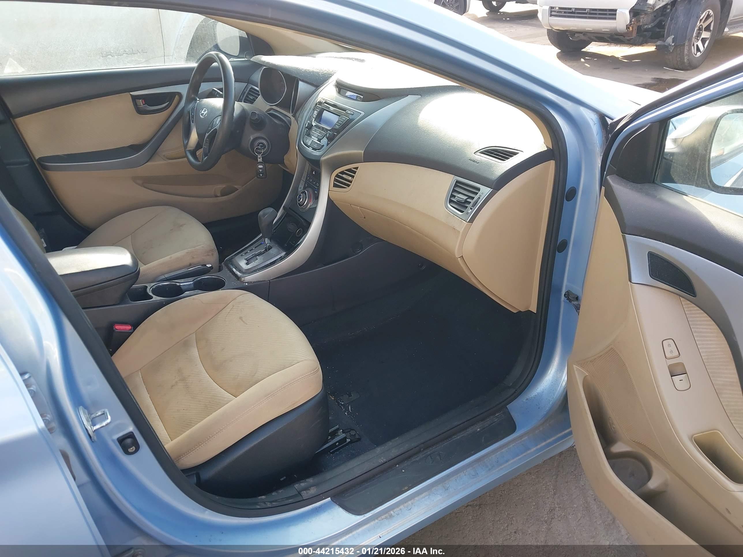 HYUNDAI ELANTRA image 5